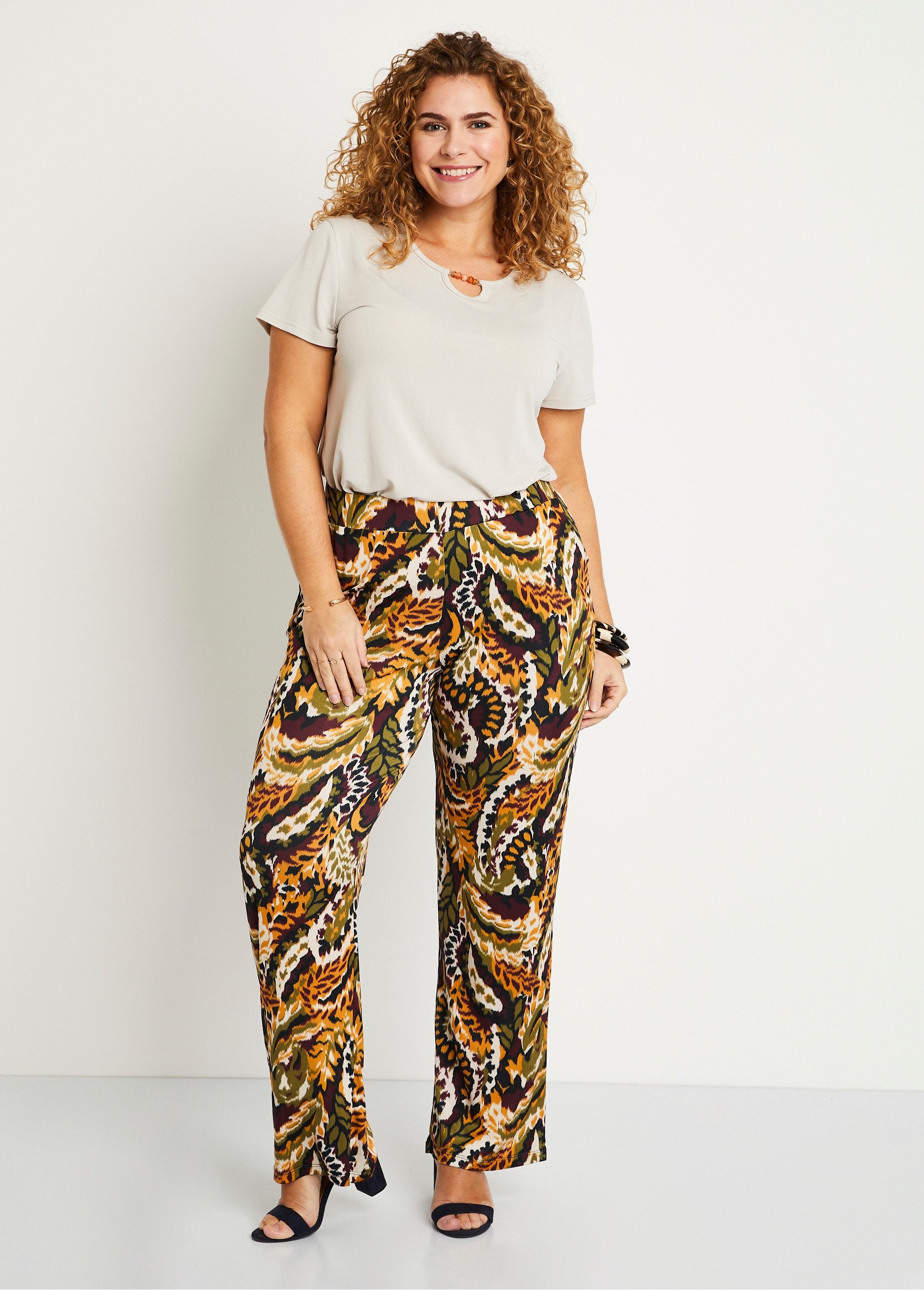 Calça_larga_estampada_com_elástico_na_cintura_Ocre_e_verde_SF1_curvy