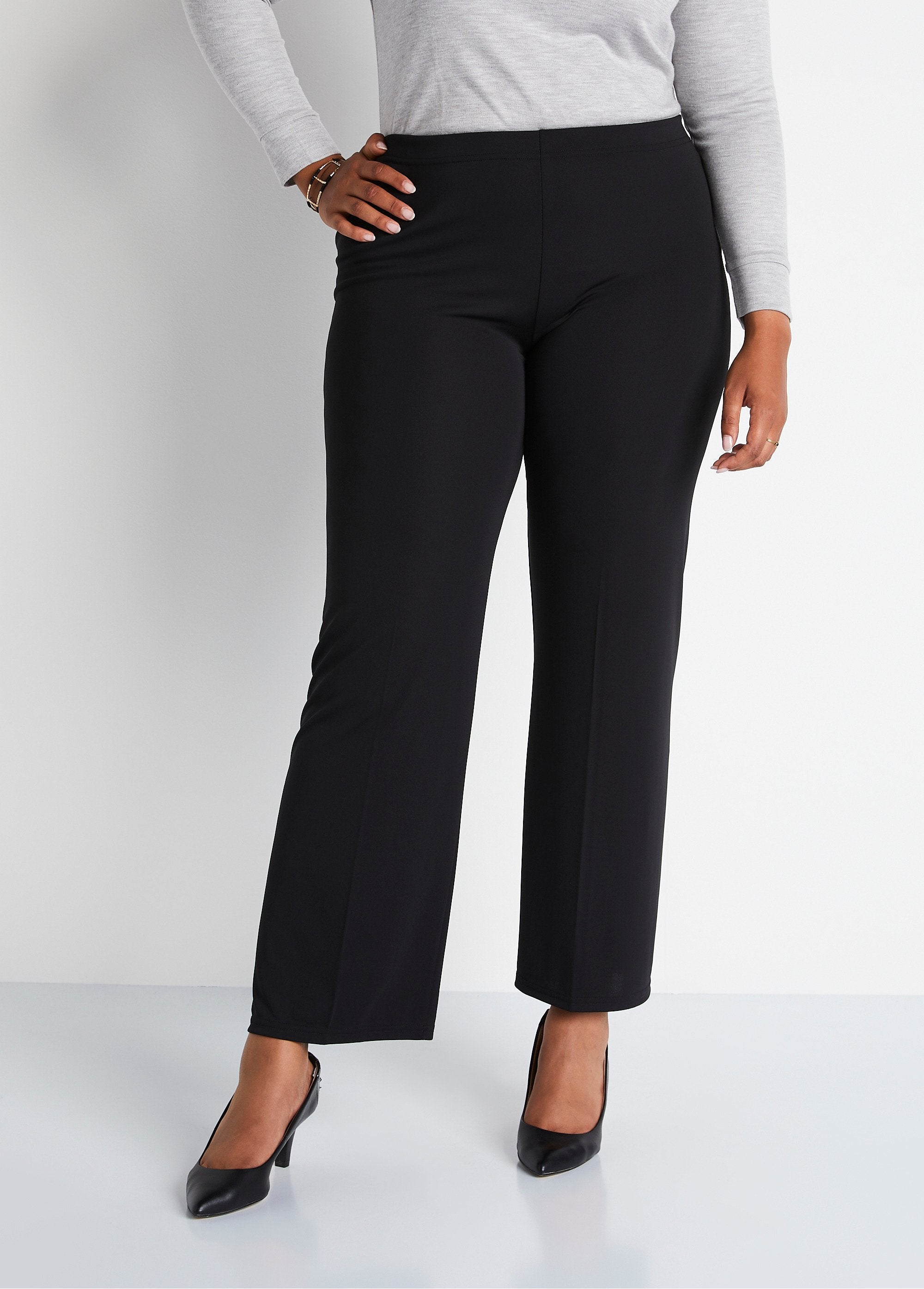 Calça_flare_com_cintura_elástica_fluida_PRETO_FA1_curvy