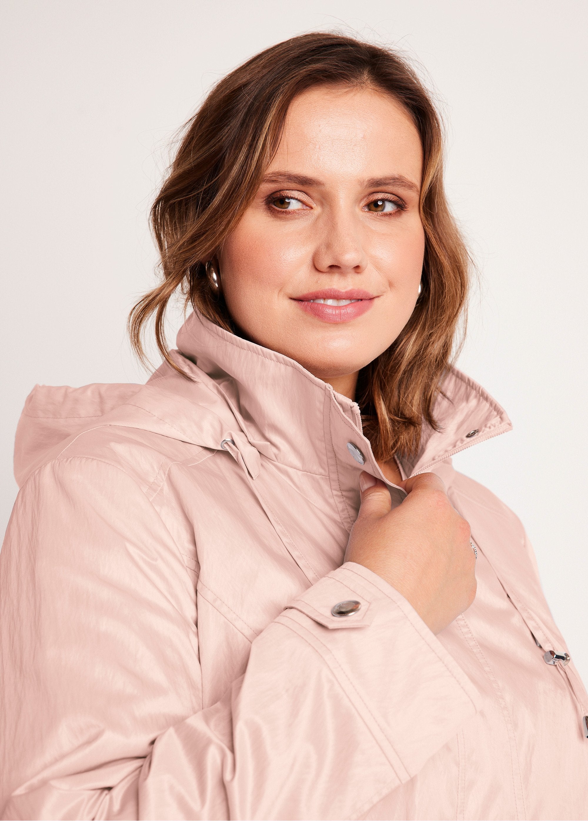 Parka_com_zíper_e_botões_de_pressão_Rosa_nu_DE1_curvy