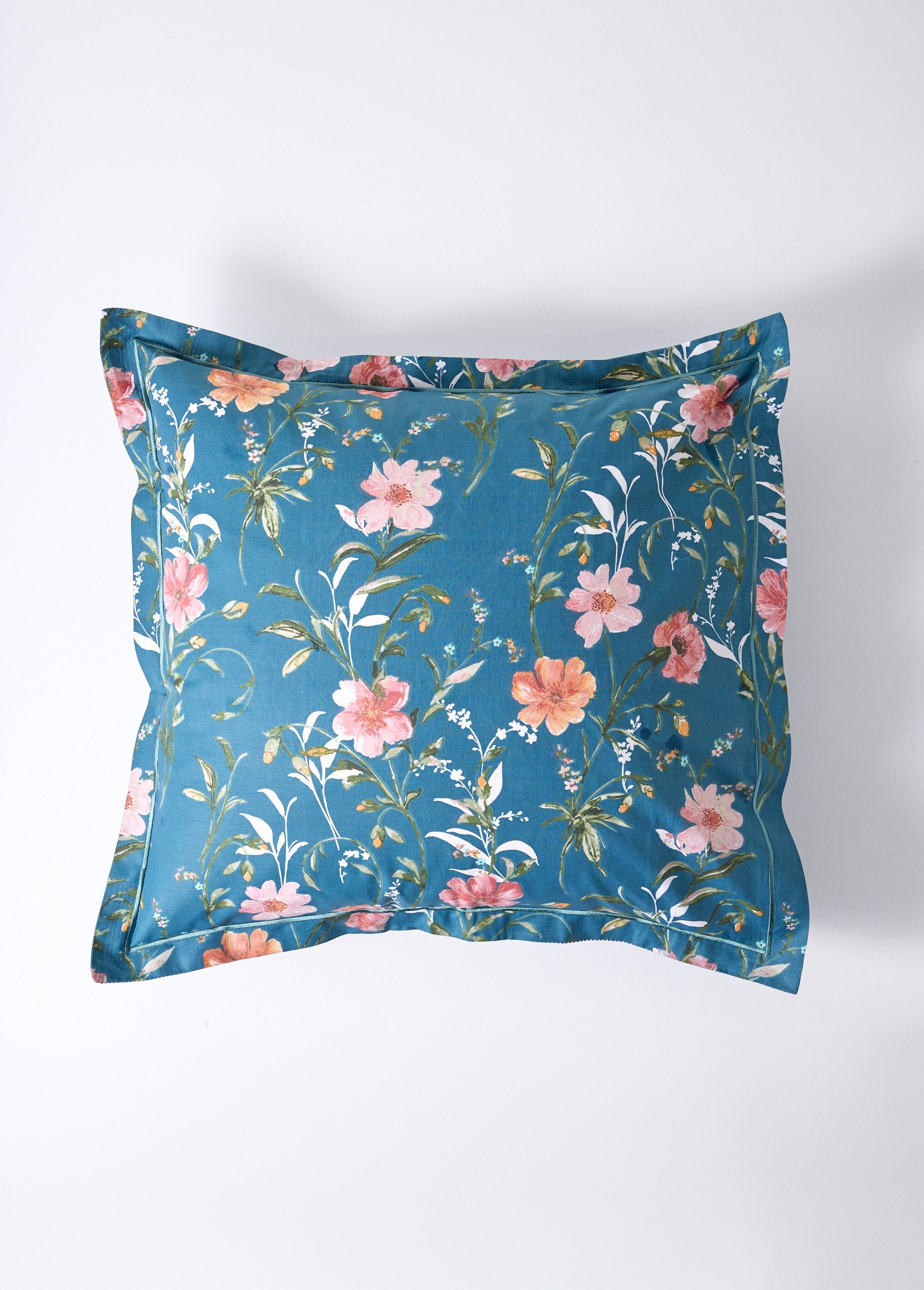 Conjunto_de_cama_de_3_peças_com_capa_de_edredom,_floral_Imprime_bleu_DE4_slim