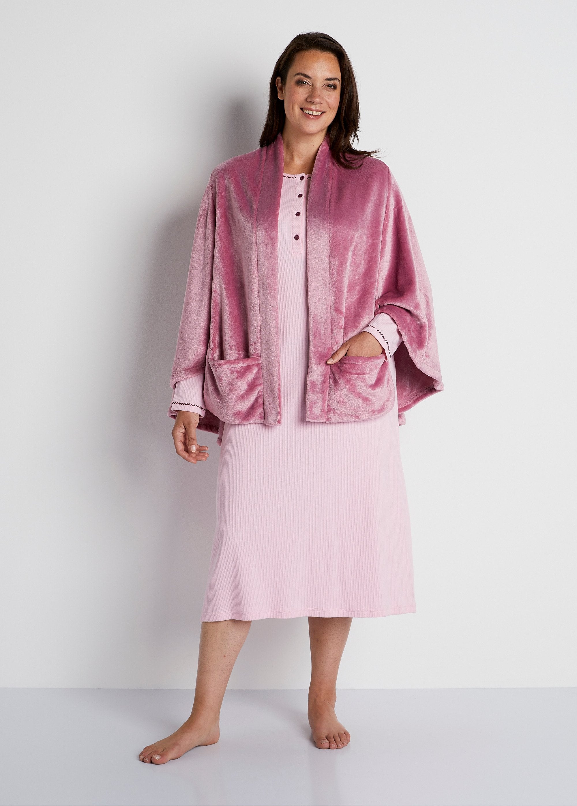 Poncho_de_malha_de_pelúcia_de_ponta_a_ponta_Rosa_o_SF1_curvy