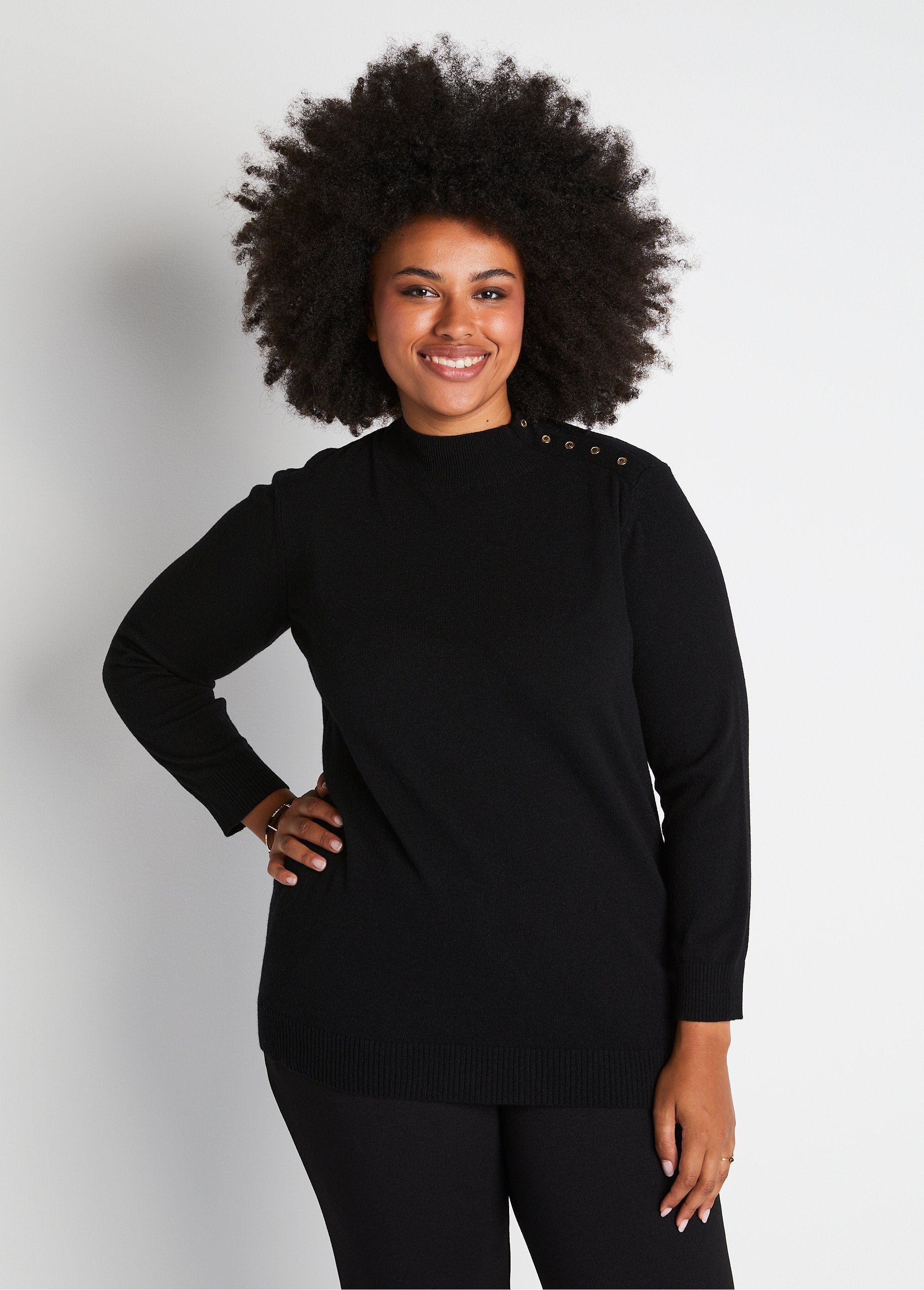 Camisola_com_fibras_recicladas,_lã_e_caxemira_PRETO_FA1_curvy