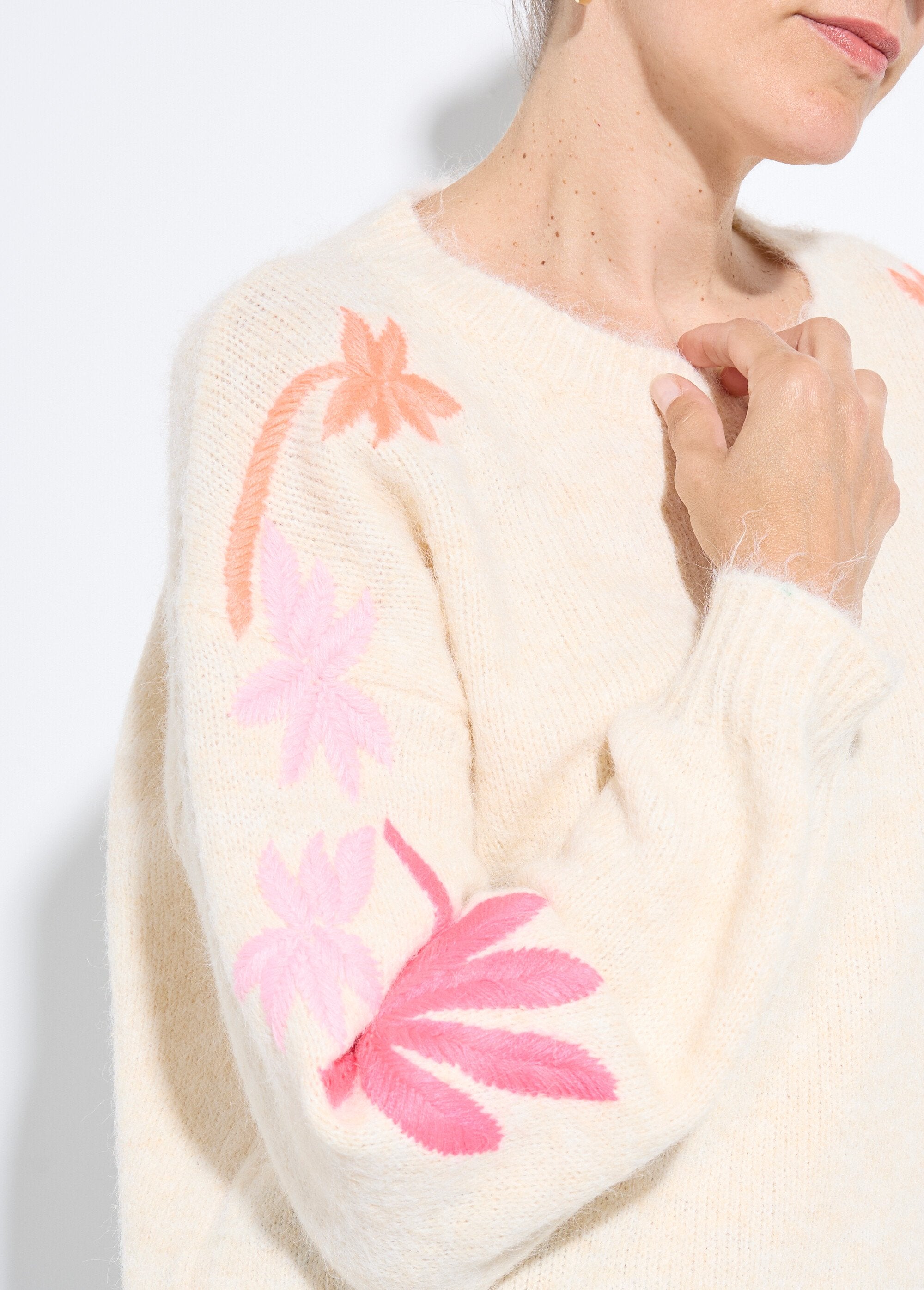 Pull_chaud_laine_broderies_fluo_palmiers_Ecru_DE1_slim