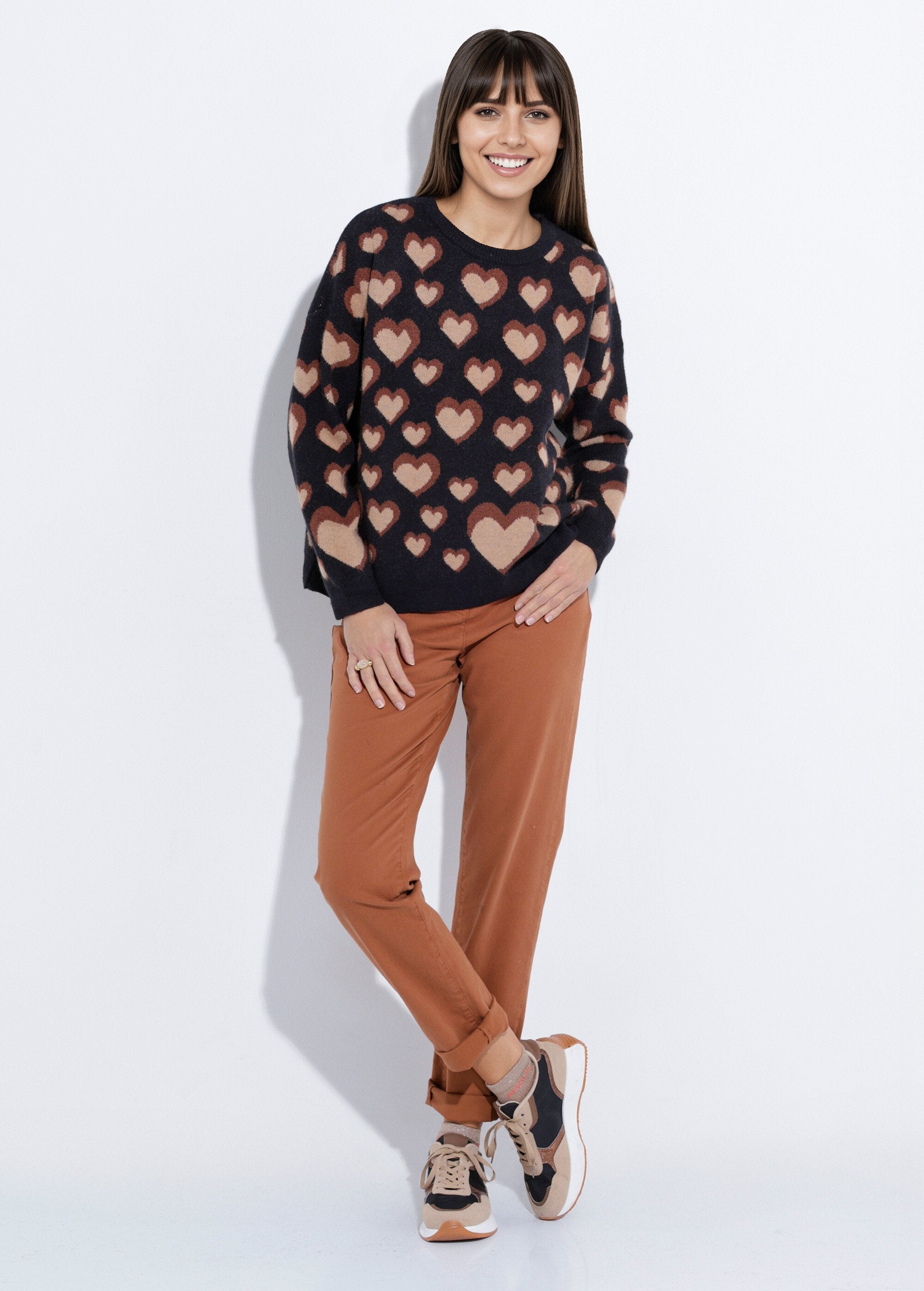 Pull_col_rond_épais_en_laine_avec_coeurs_Noir_et_camel_SF1_slim