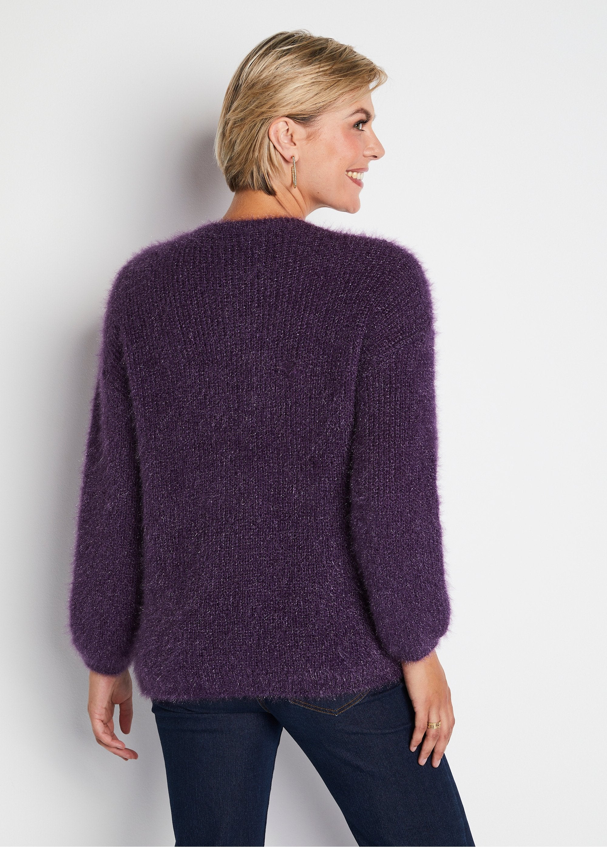 Suéter_de_malha_peluda_com_colorblock_macio_Groselha_Preta_e_Cru_DO1_slim