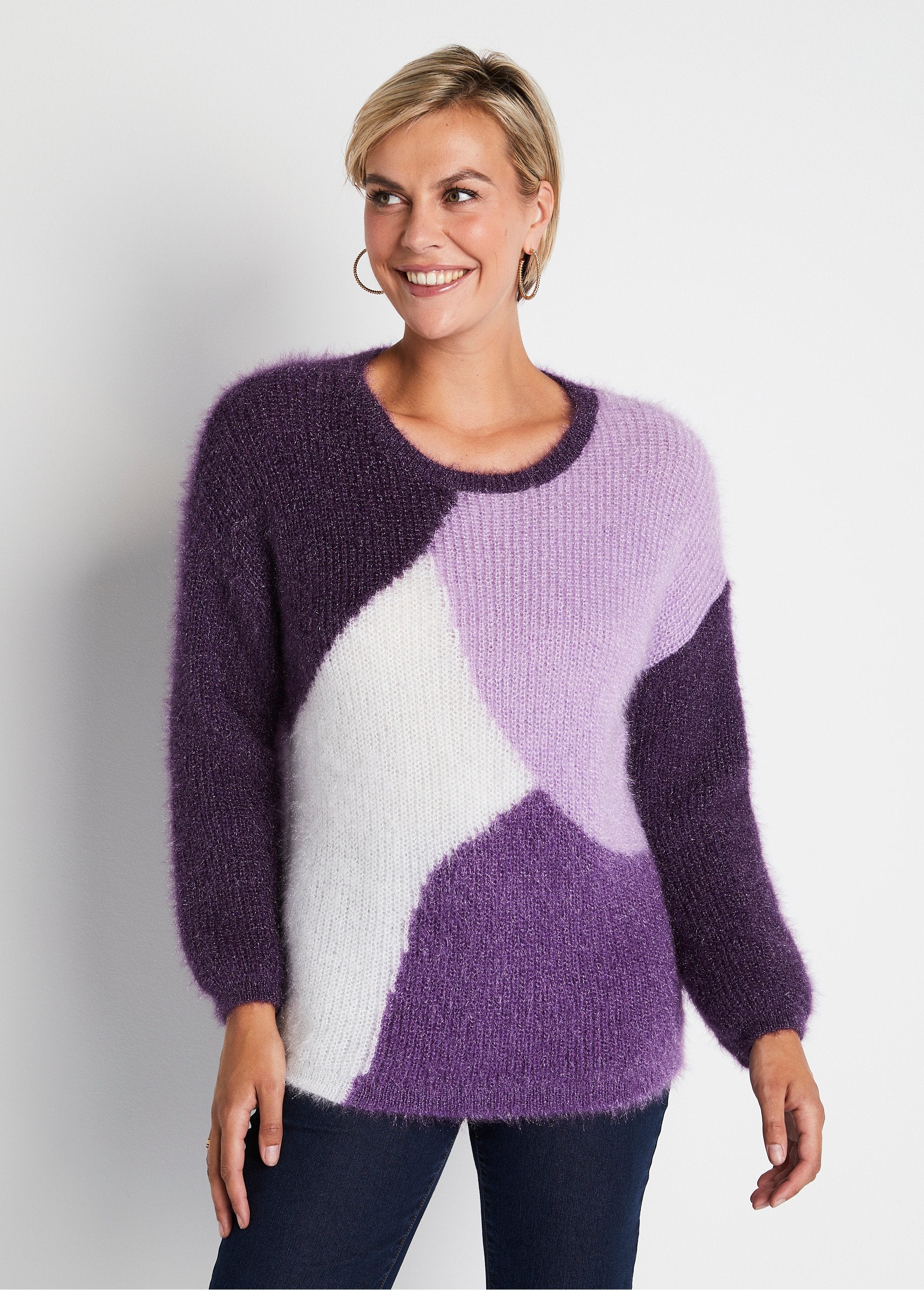 Suéter_de_malha_peluda_com_colorblock_macio_Groselha_Preta_e_Cru_FA1_slim