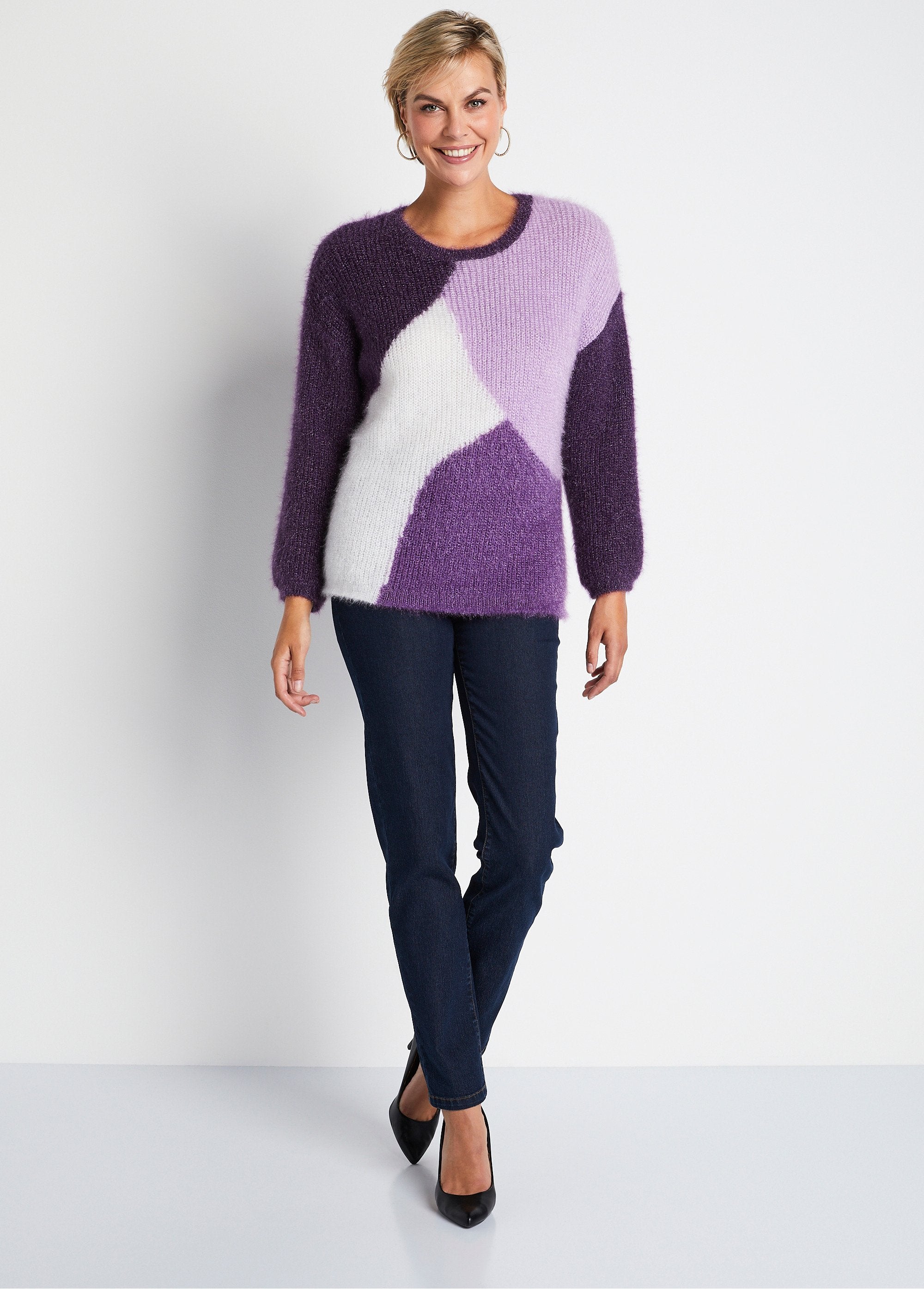 Suéter_de_malha_peluda_com_colorblock_macio_Groselha_Preta_e_Cru_SF1_slim