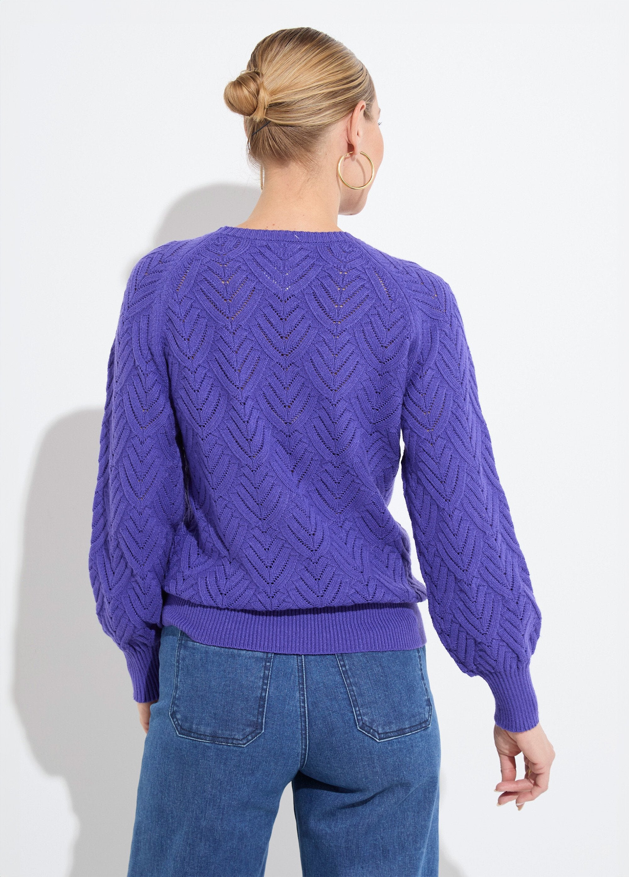 Suéter_curto_e_macio_de_gola_redonda_com_padrão_vazado_Violet_DO1_slim