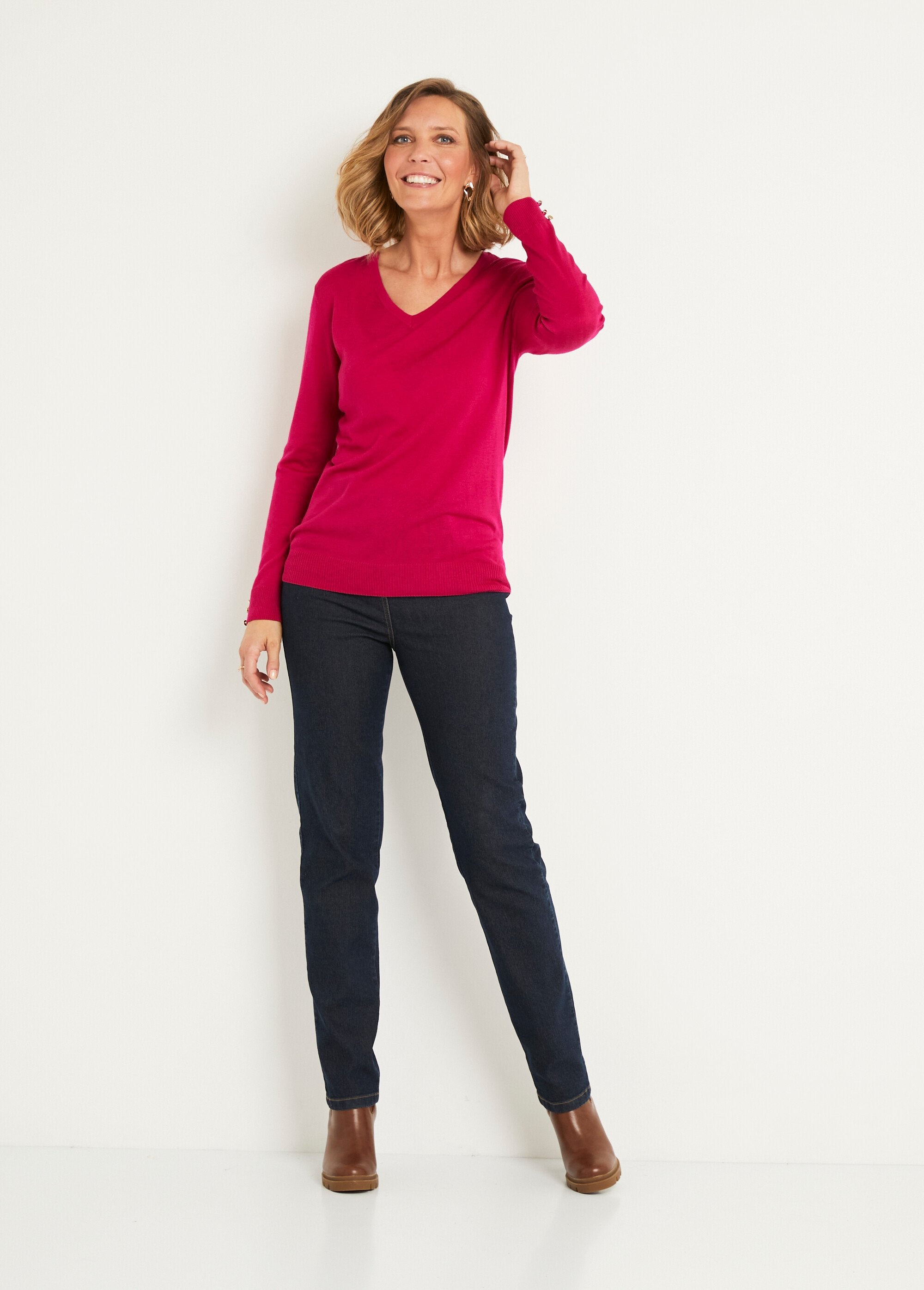 Suéter_fino_com_decote_em_V_em_jersey_liso_com_lã_merino_Cassis_SF1_slim