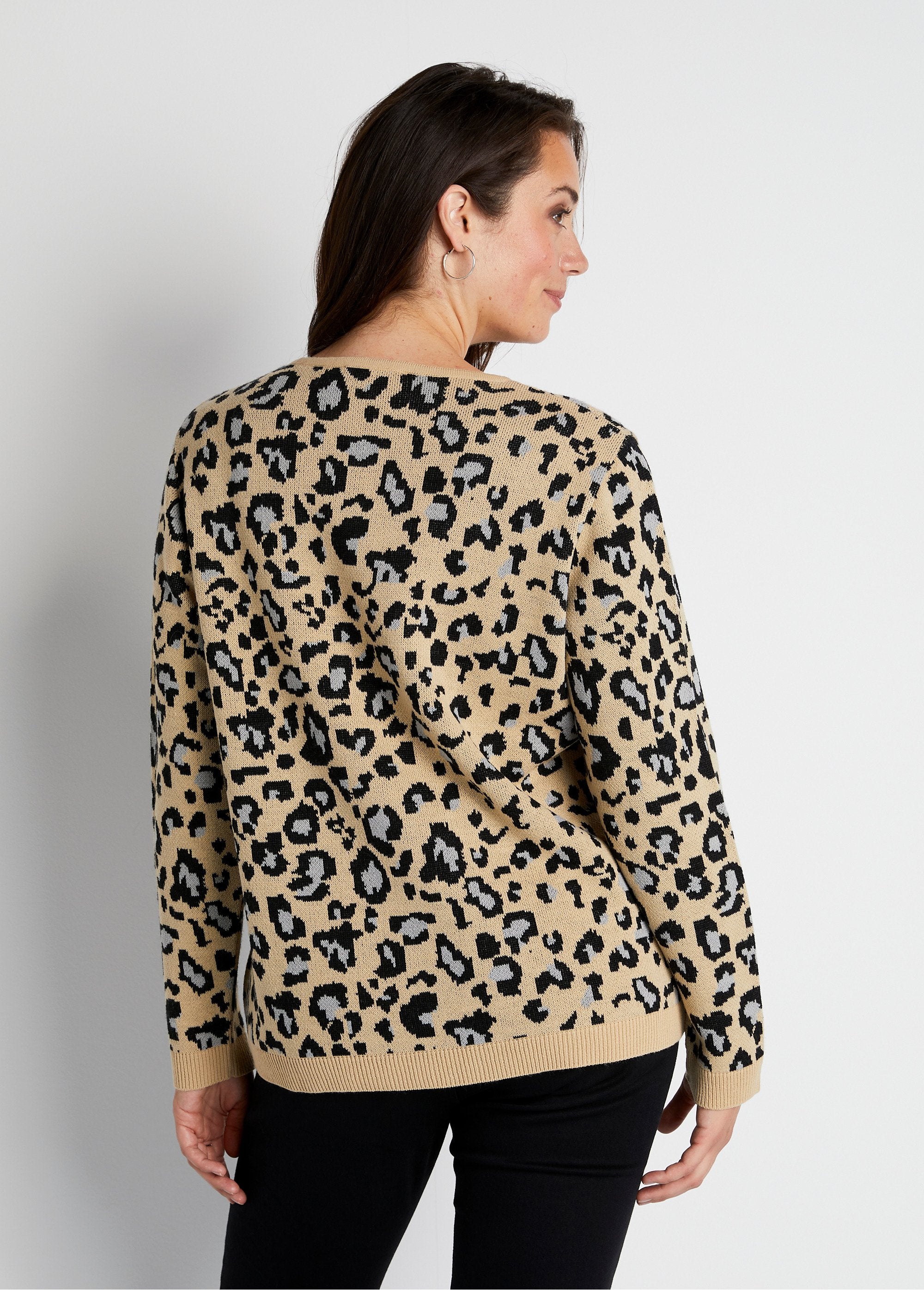 Suéter_jacquard_leopardo_com_gola_redonda_Bege_e_preto_DO1_curvy