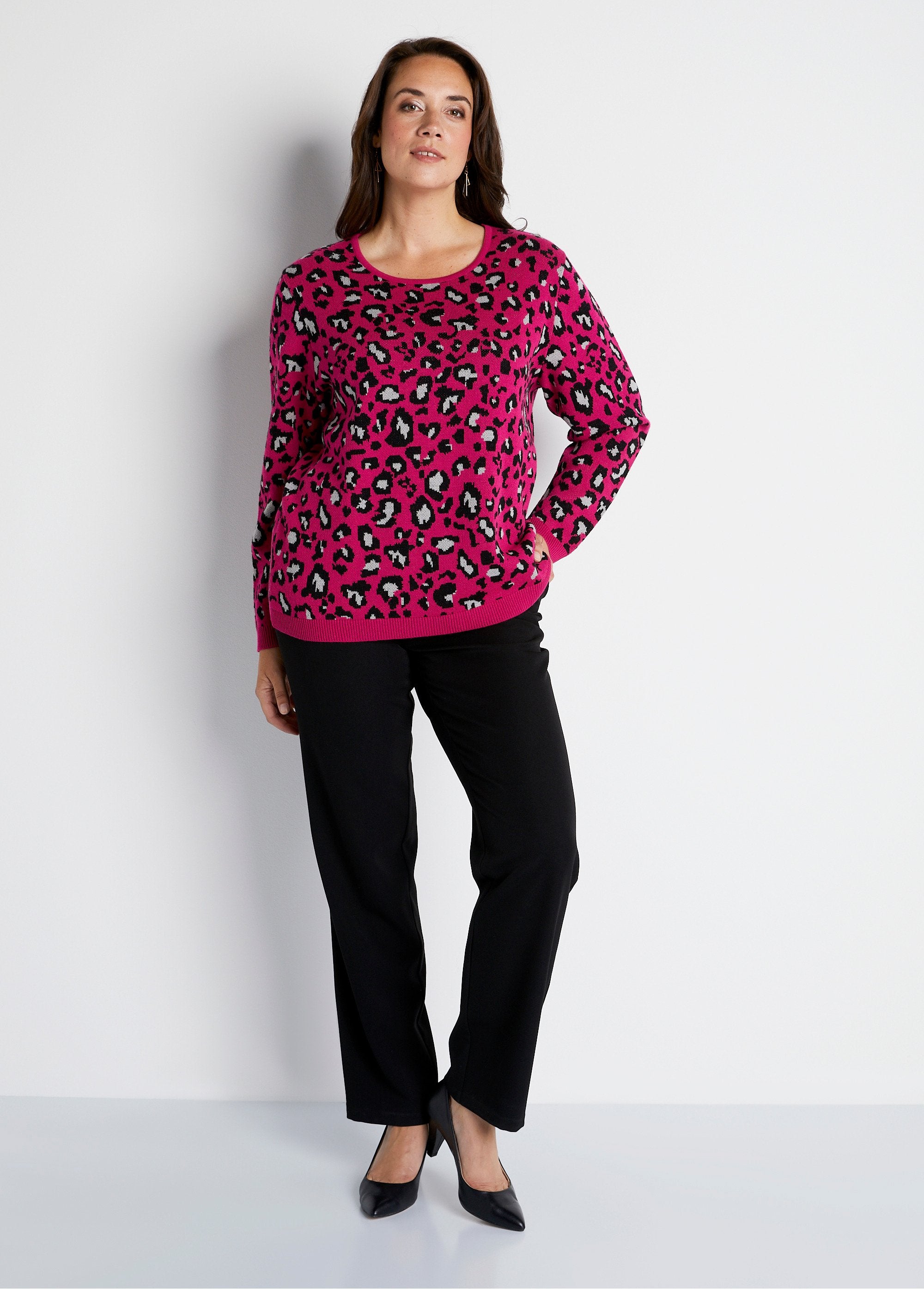 Suéter_jacquard_leopardo_com_gola_redonda_Fúcsia_e_preto_SF1_curvy