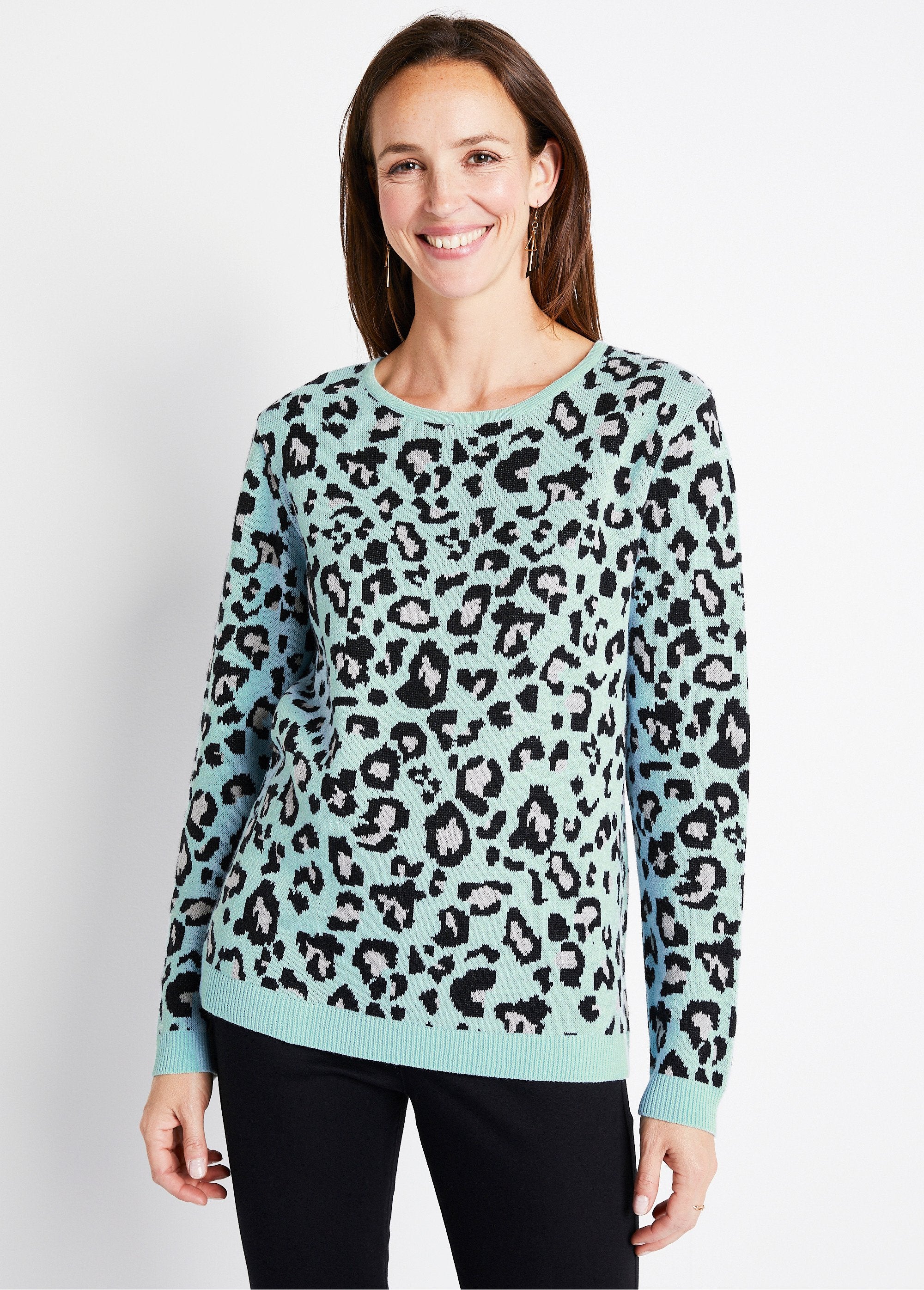 Suéter_jacquard_leopardo_com_gola_redonda_Ônix_e_preto_FA1_slim