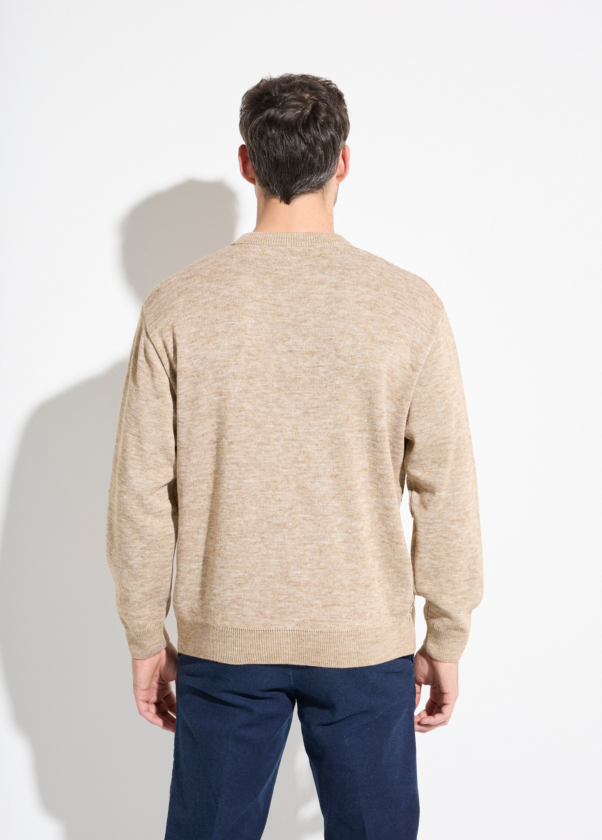 Suéter_de_lã_tricotado_com_decote_em_V_e_mangas_compridas_Beige_DO1_slim