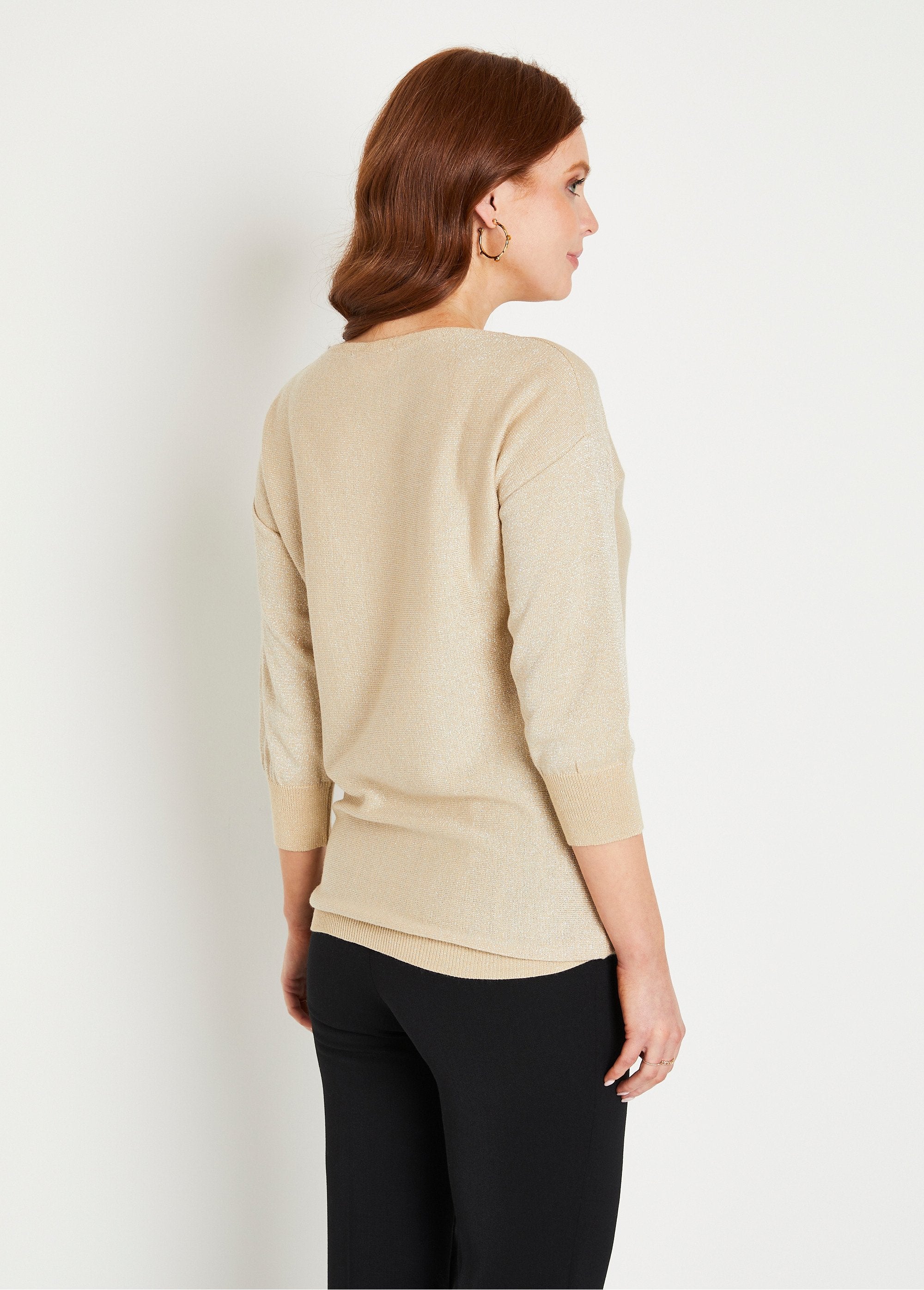 Camisola_lisa_brilhante_de_comprimento_médio,_mangas_3/4_com_gola_em_barco_Beige_irise_DO1_slim