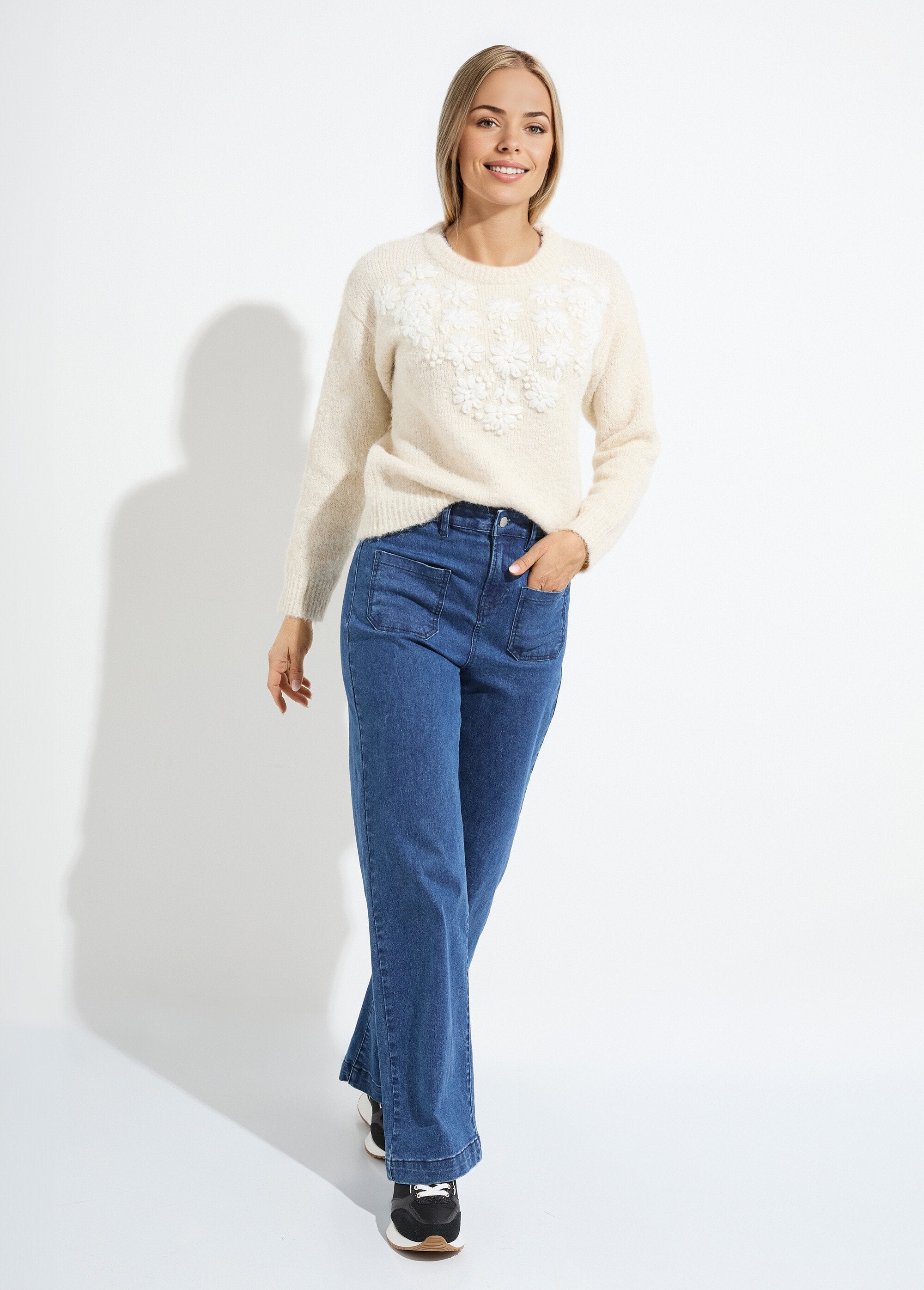 Suéter_macio_de_gola_redonda_com_flores_bordadas_Beige_SF1_slim
