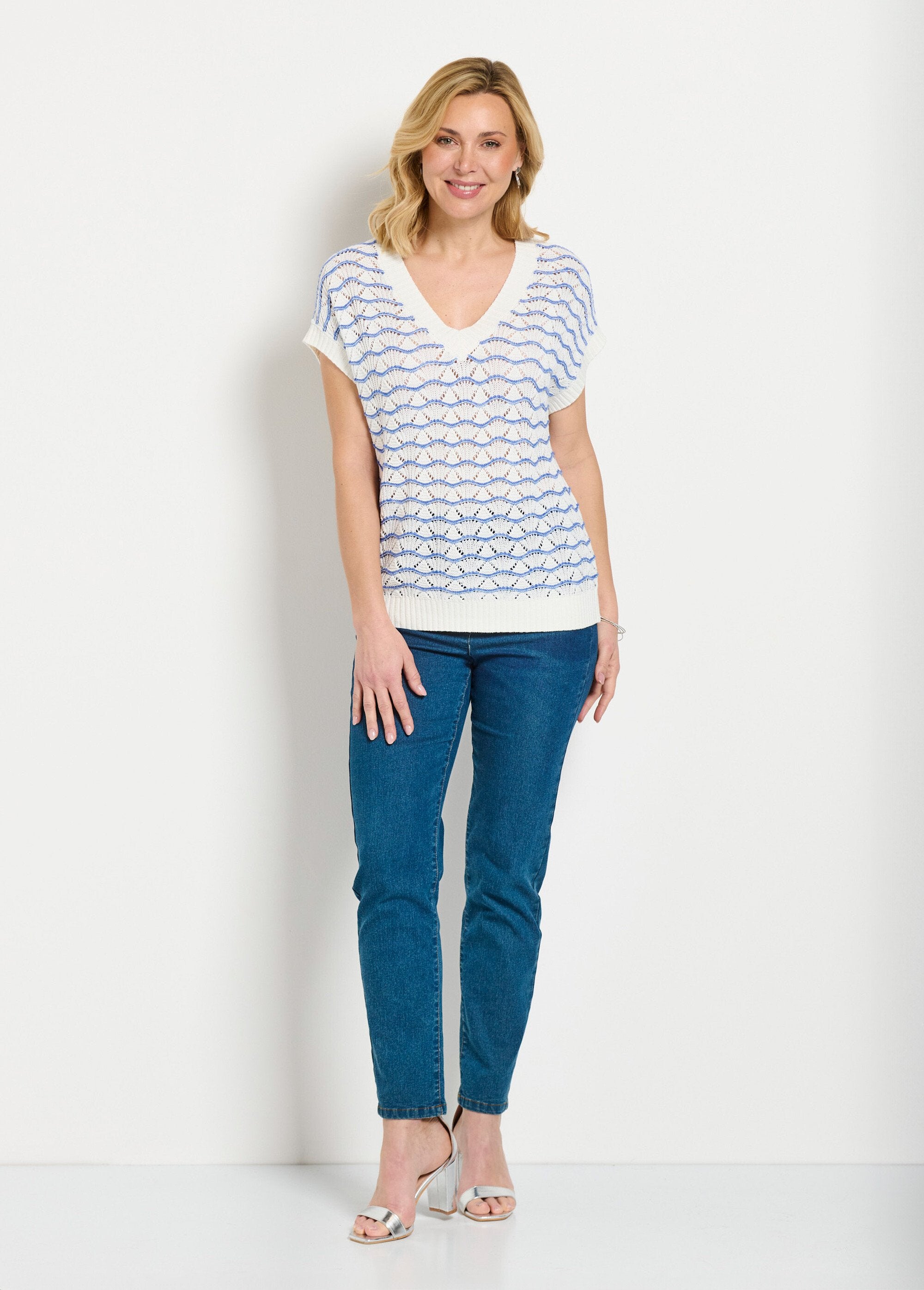 Suéter_sem_mangas_com_decote_em_V_vazado_bicolor_Ecru_et_bleu_SF1_slim