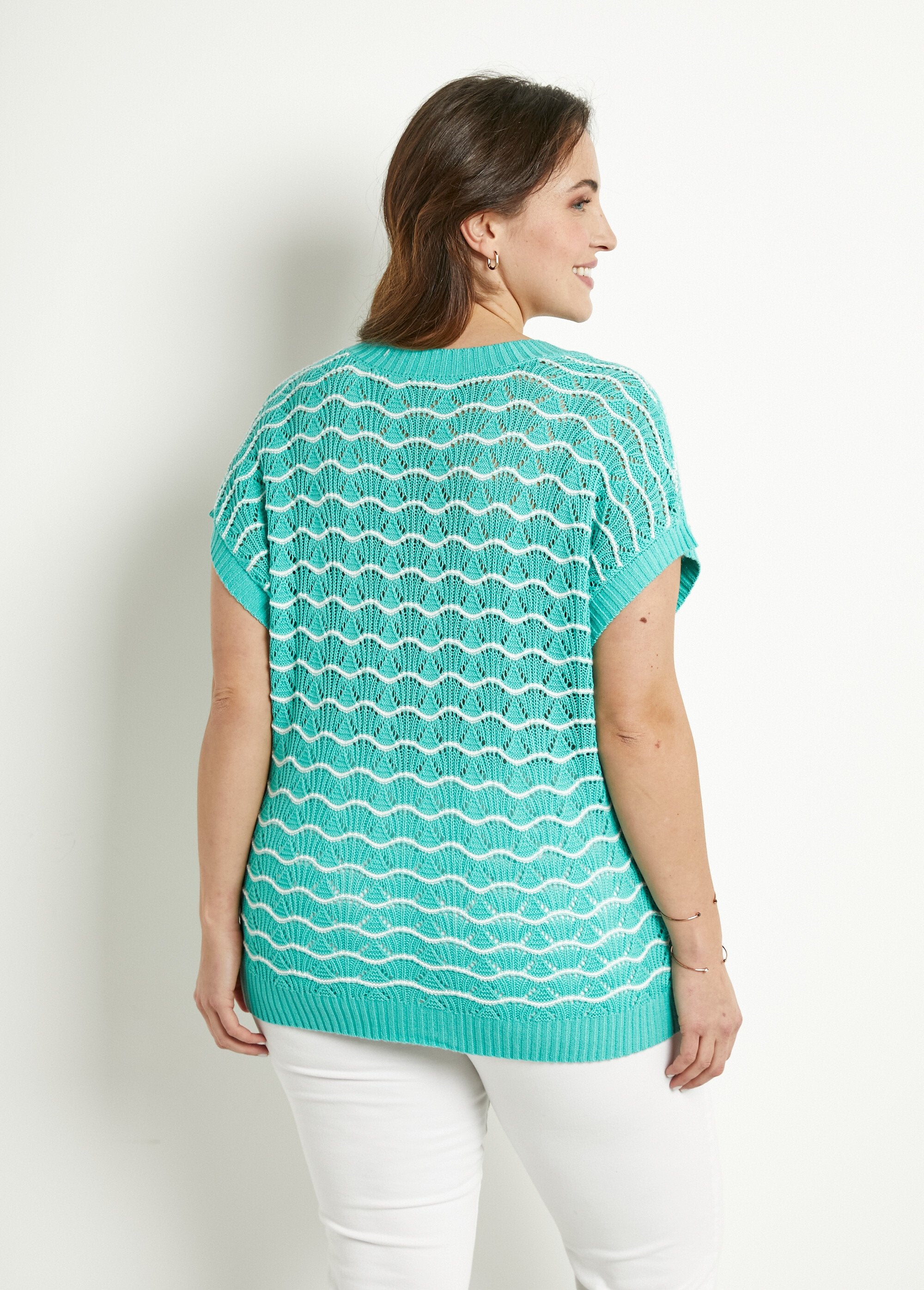 Suéter_sem_mangas_com_decote_em_V_vazado_bicolor_Menthe_et_ecru_DO1_curvy