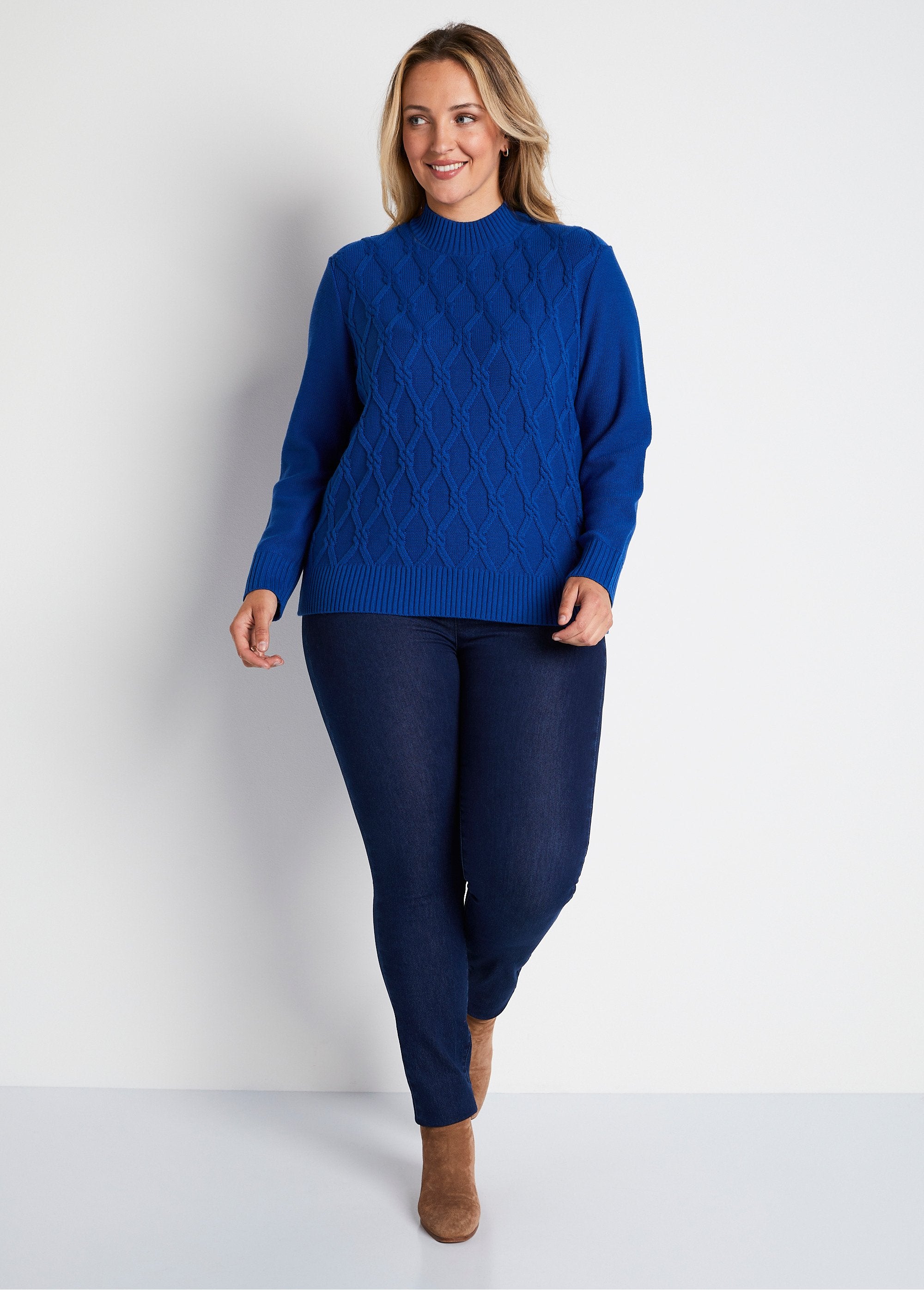 Suéter_de_jersey_liso_com_gola_alta_Azul_forte_SF1_curvy