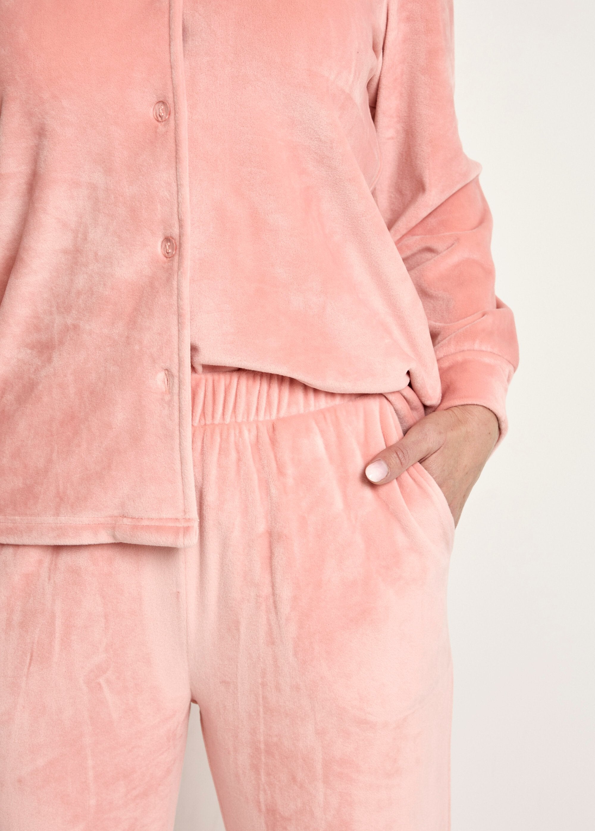 Pijama_longo_de_veludo_elástico_com_botões_Rose_DE2_slim
