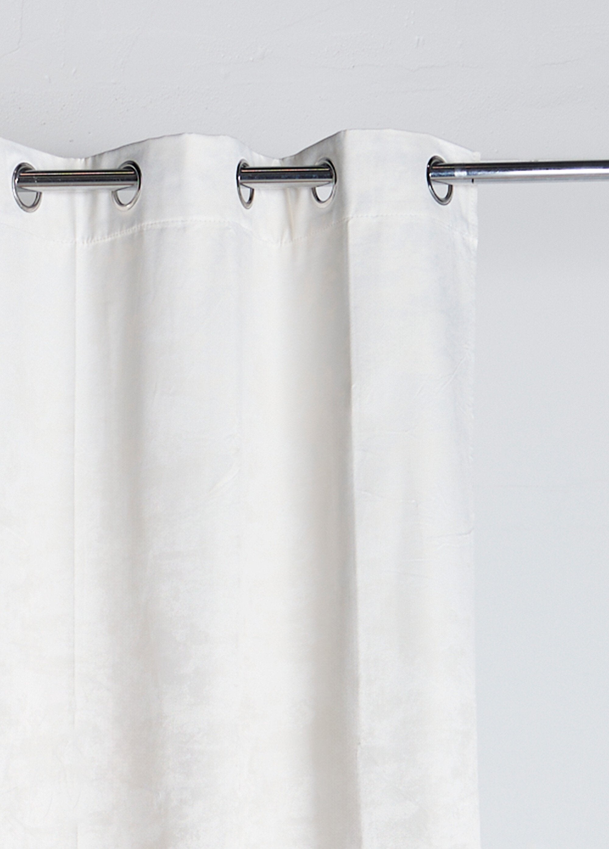 Cortina_blackout_falsa_lisa_1_painel_com_ilhós_Blanc_casse_DE1_slim