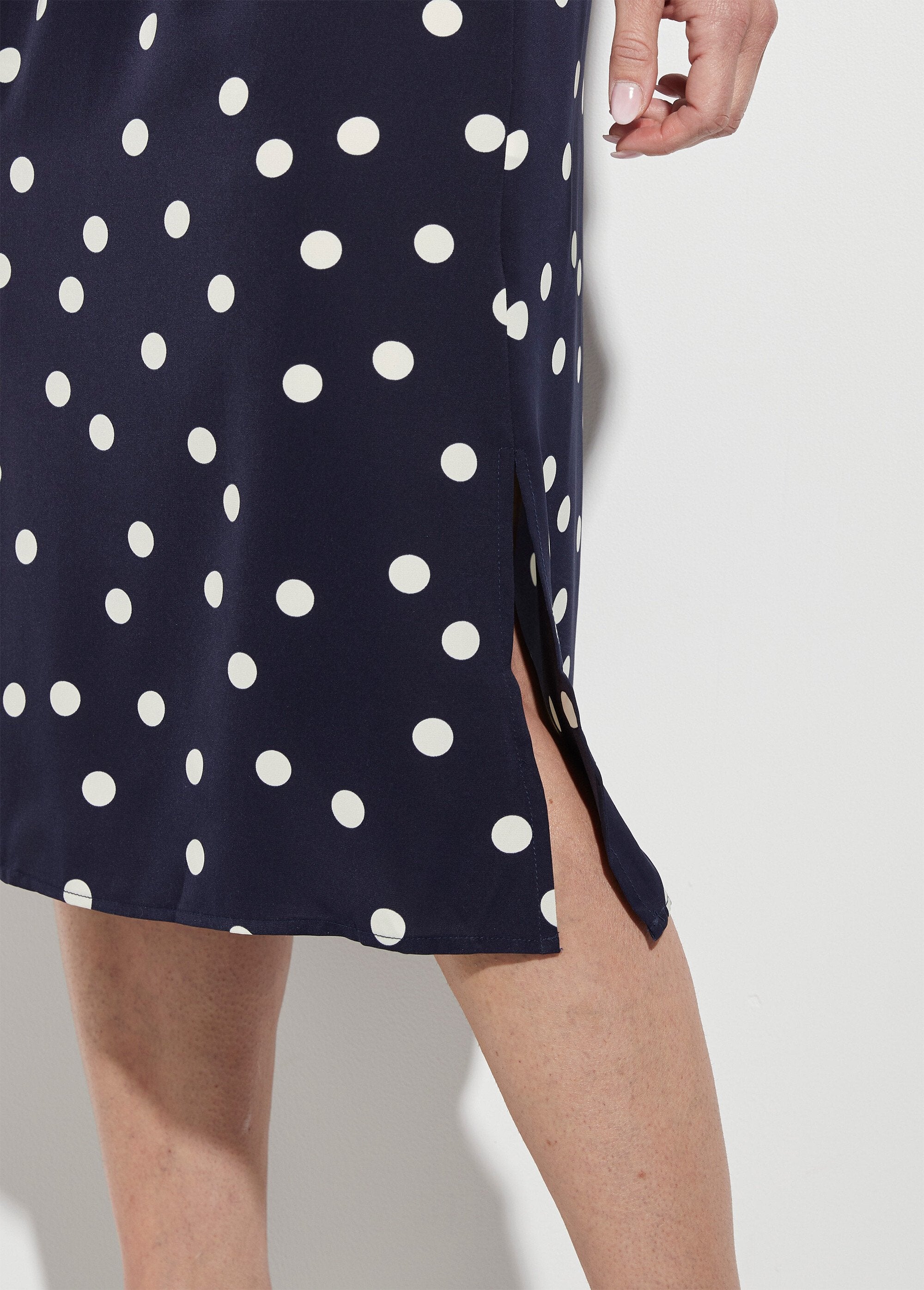 Vestido_longo_de_camisa_de_bolinhas_com_cinto_Marine_pois_DE2_slim