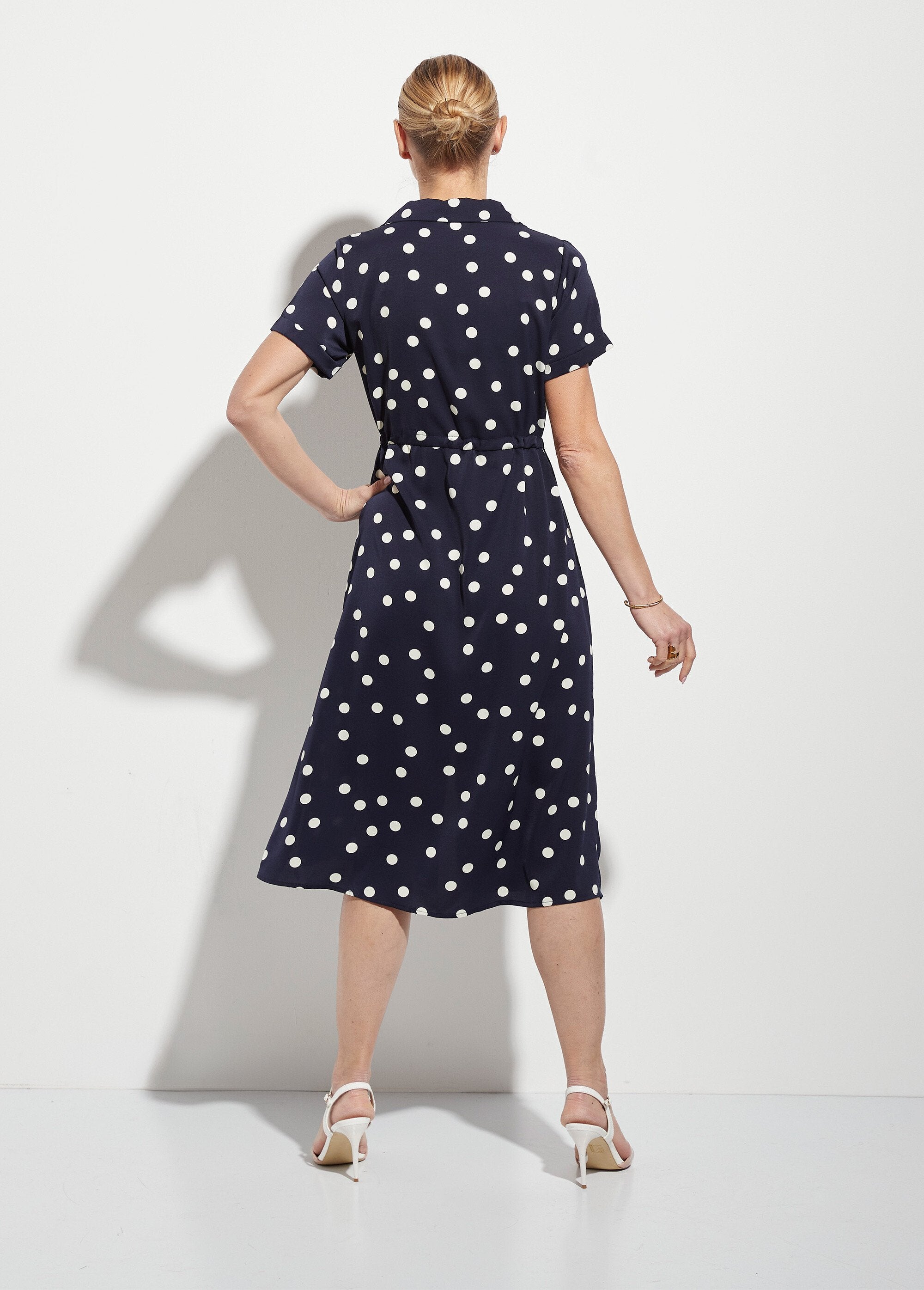 Vestido_longo_de_camisa_de_bolinhas_com_cinto_Marine_pois_DO1_slim