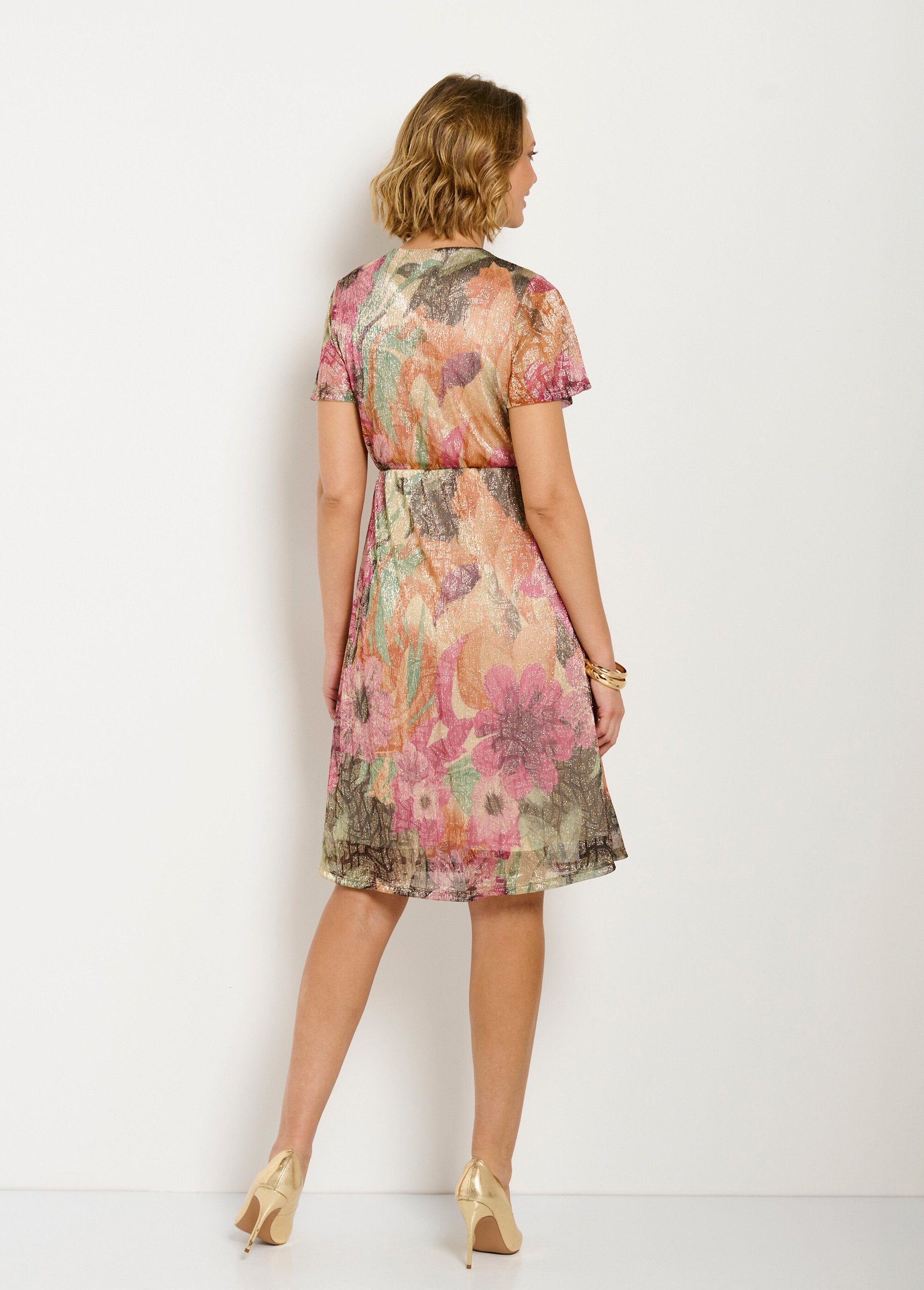 Vestido_curto_envelope_com_estampa_floral_brilhante_Multicolore_DO1_slim