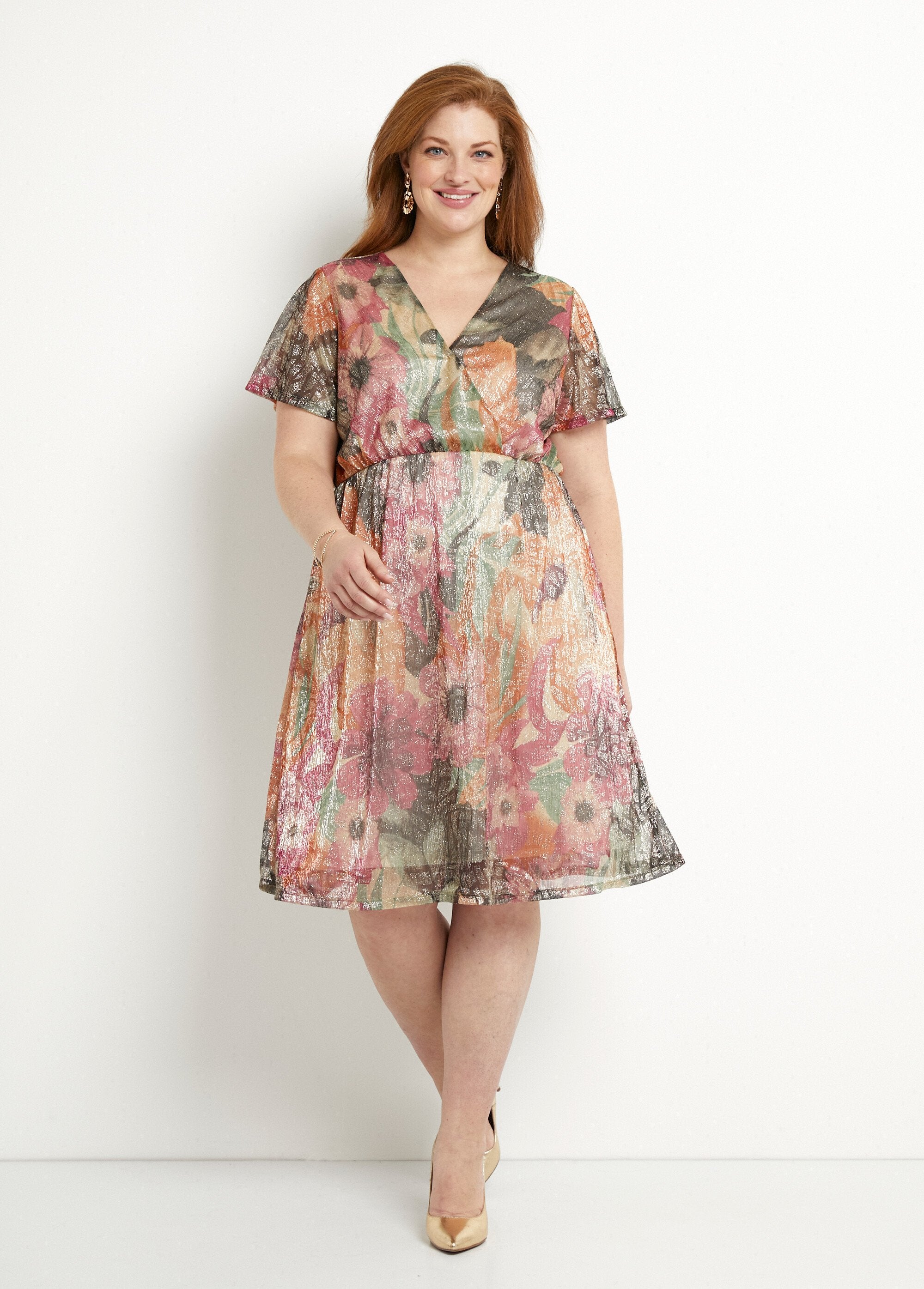 Vestido_curto_envelope_com_estampa_floral_brilhante_Multicolore_FA1_curvy