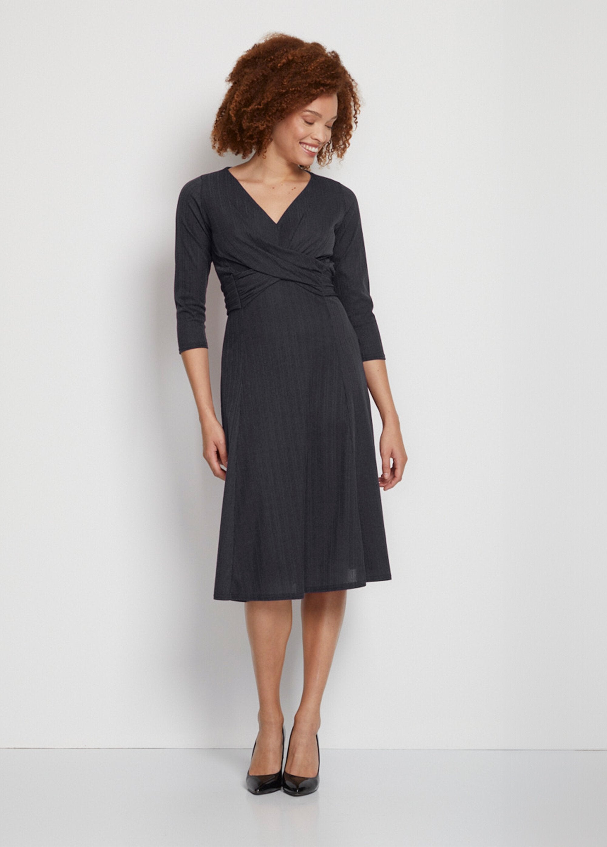 Vestido_curto_de_malha_envolvente_Noir_FA1_slim