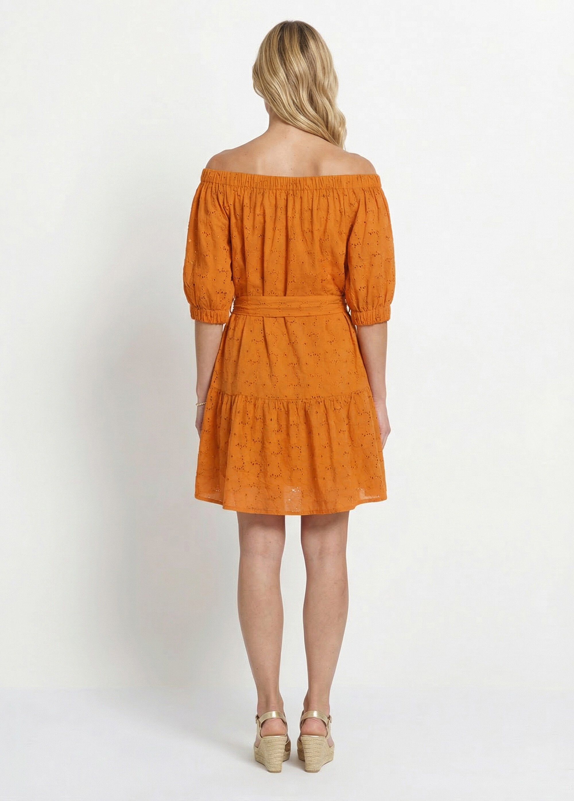 Vestido_curto_com_gola_Bardot_e_bordado_inglês_Orange_DO1_slim