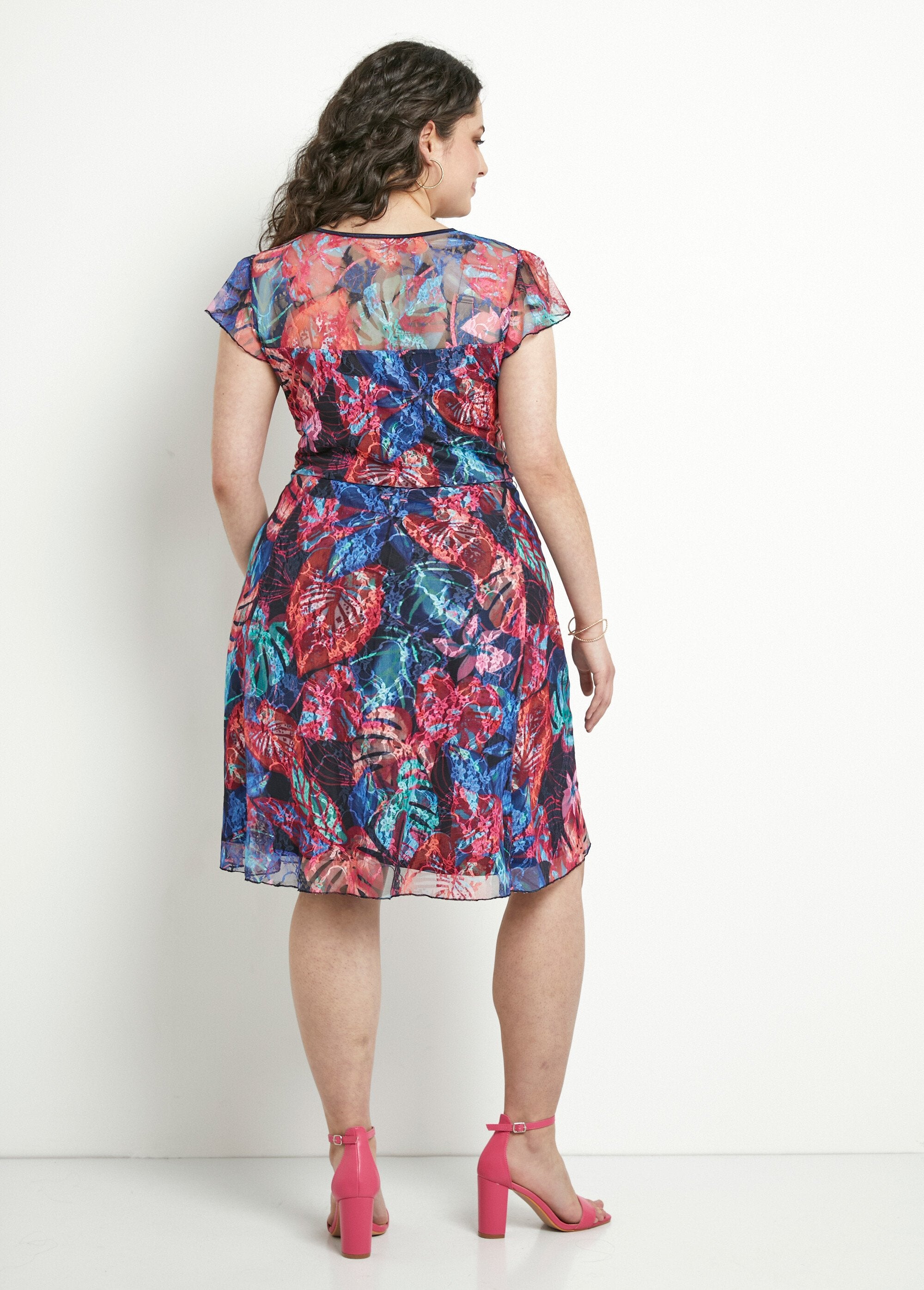 Vestido_curto_decote_V_com_renda_estampada_Multicolore_DO1_curvy