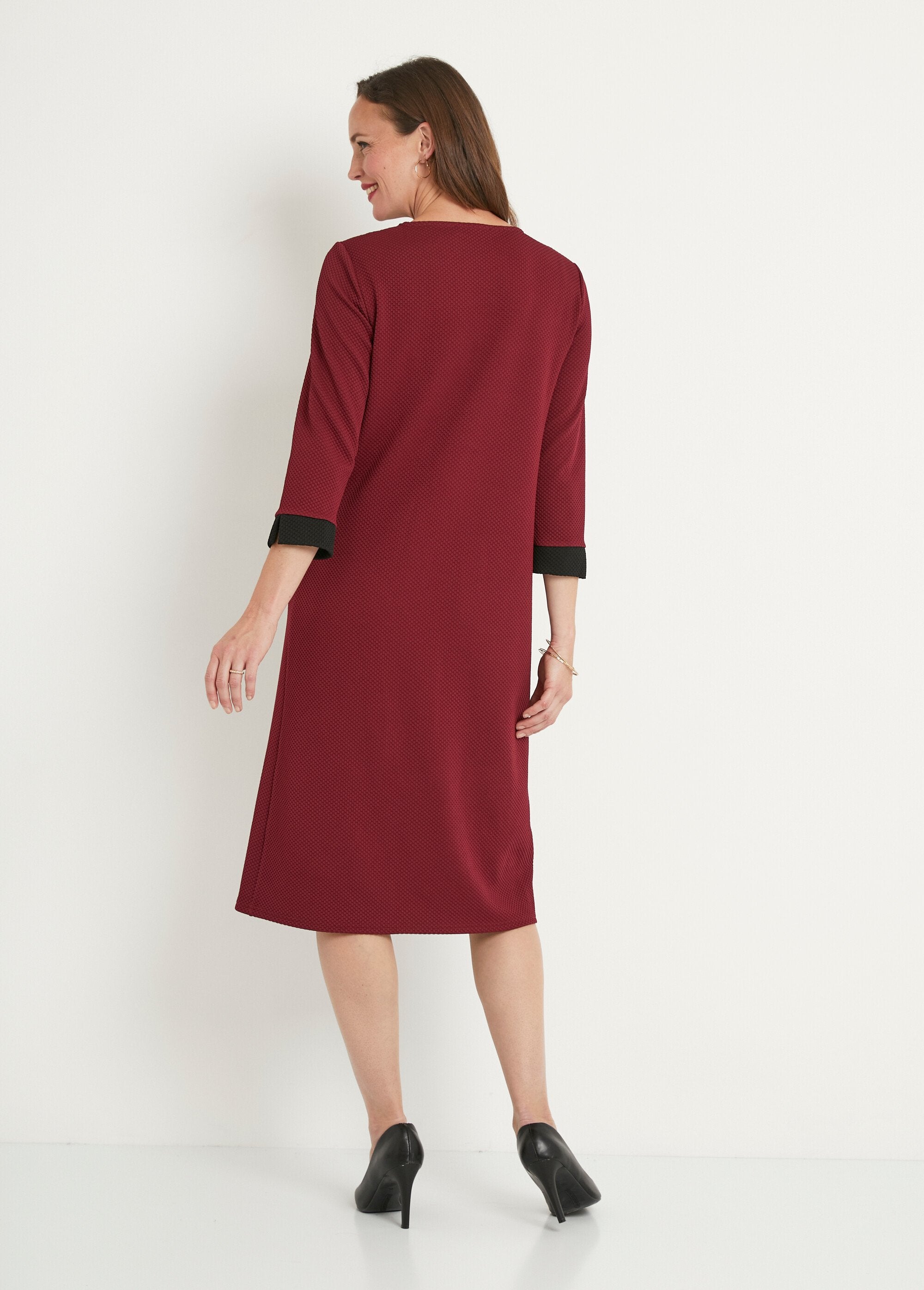 Vestido_curto_bicolor_direito_com_mangas_3/4_Bordeaux_et_noir_DO1_slim