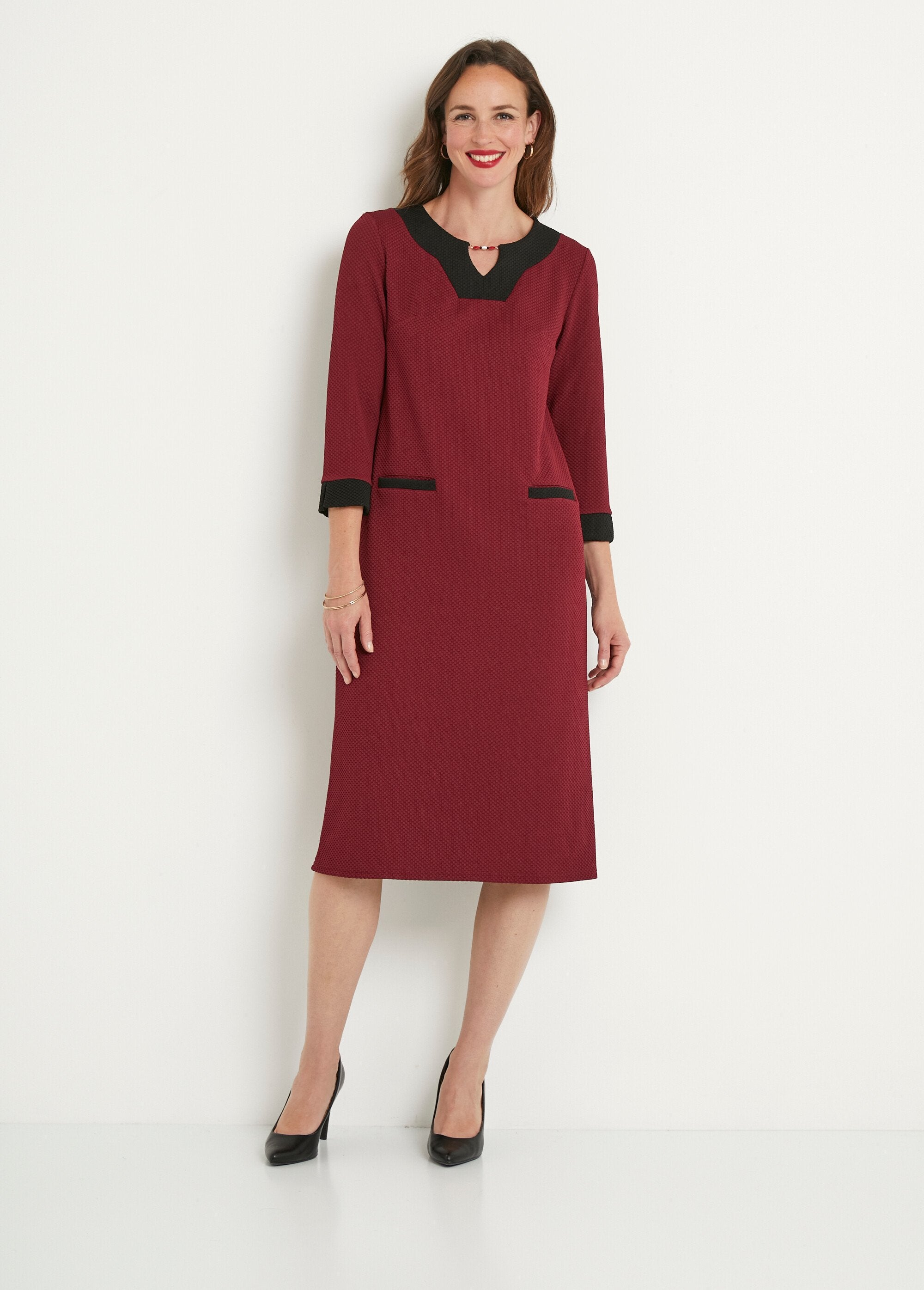 Vestido_curto_bicolor_direito_com_mangas_3/4_Bordeaux_et_noir_FA1_slim