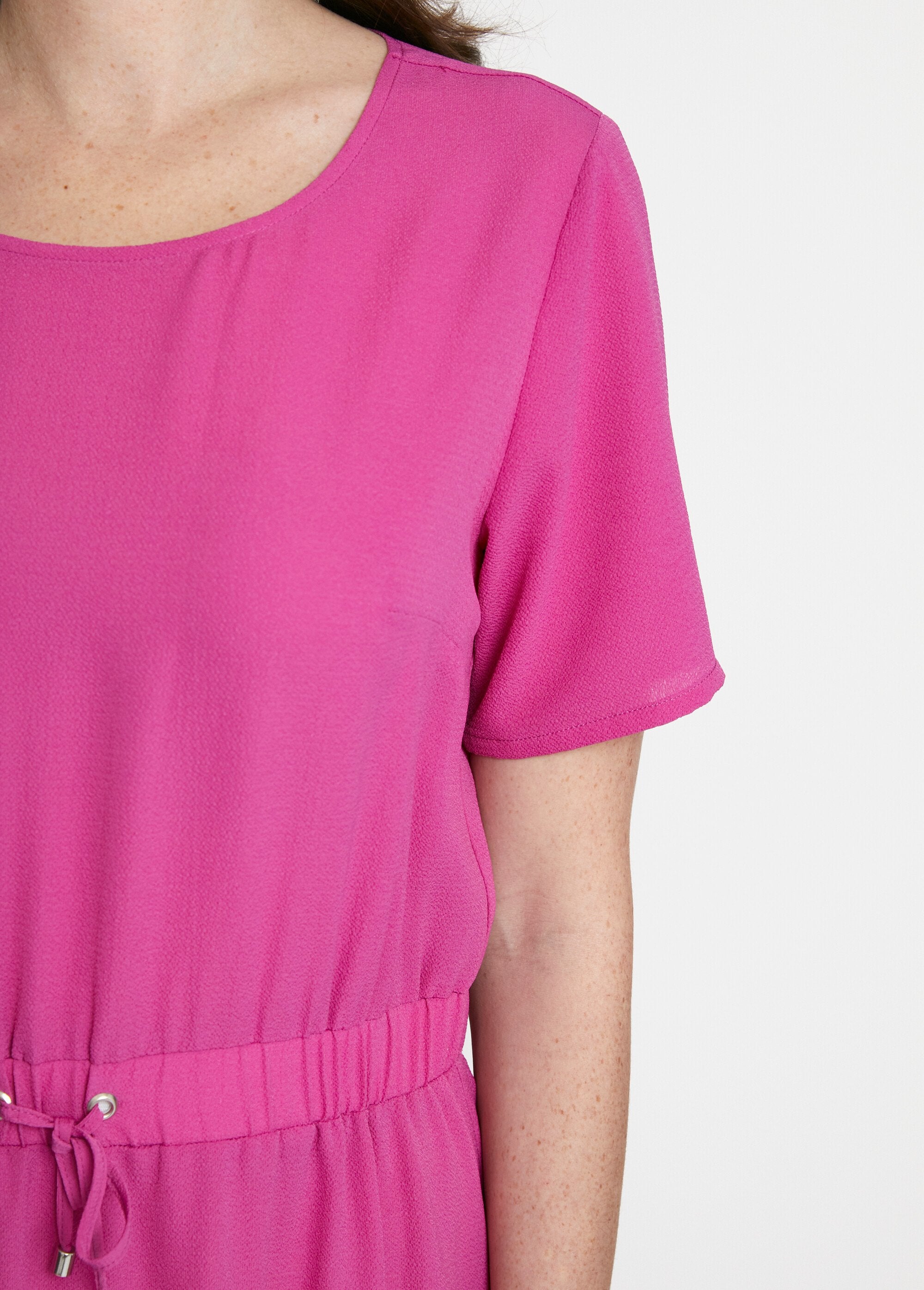 Vestido_curto_reto_com_cintura_elástica_Uni_fuchsia_DE2_slim