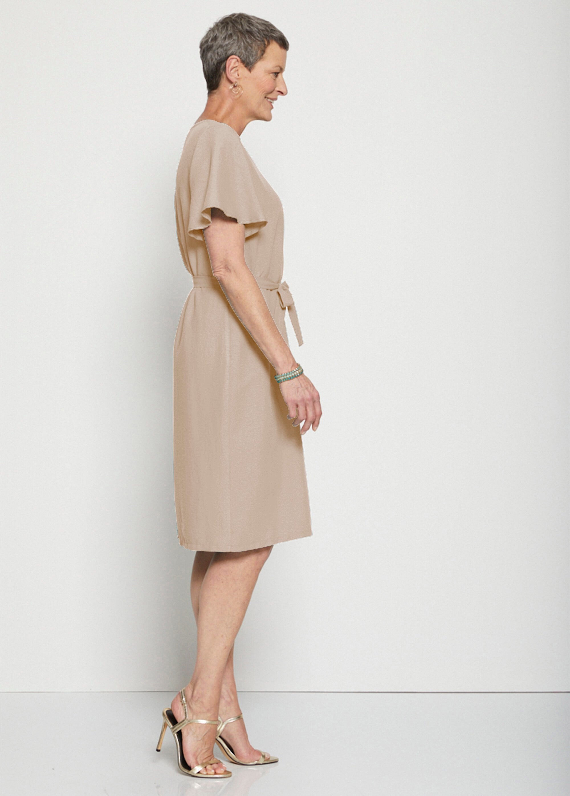 Vestido_curto_reto_em_tecido_liso_e_fluido_Sable_DR1_slim