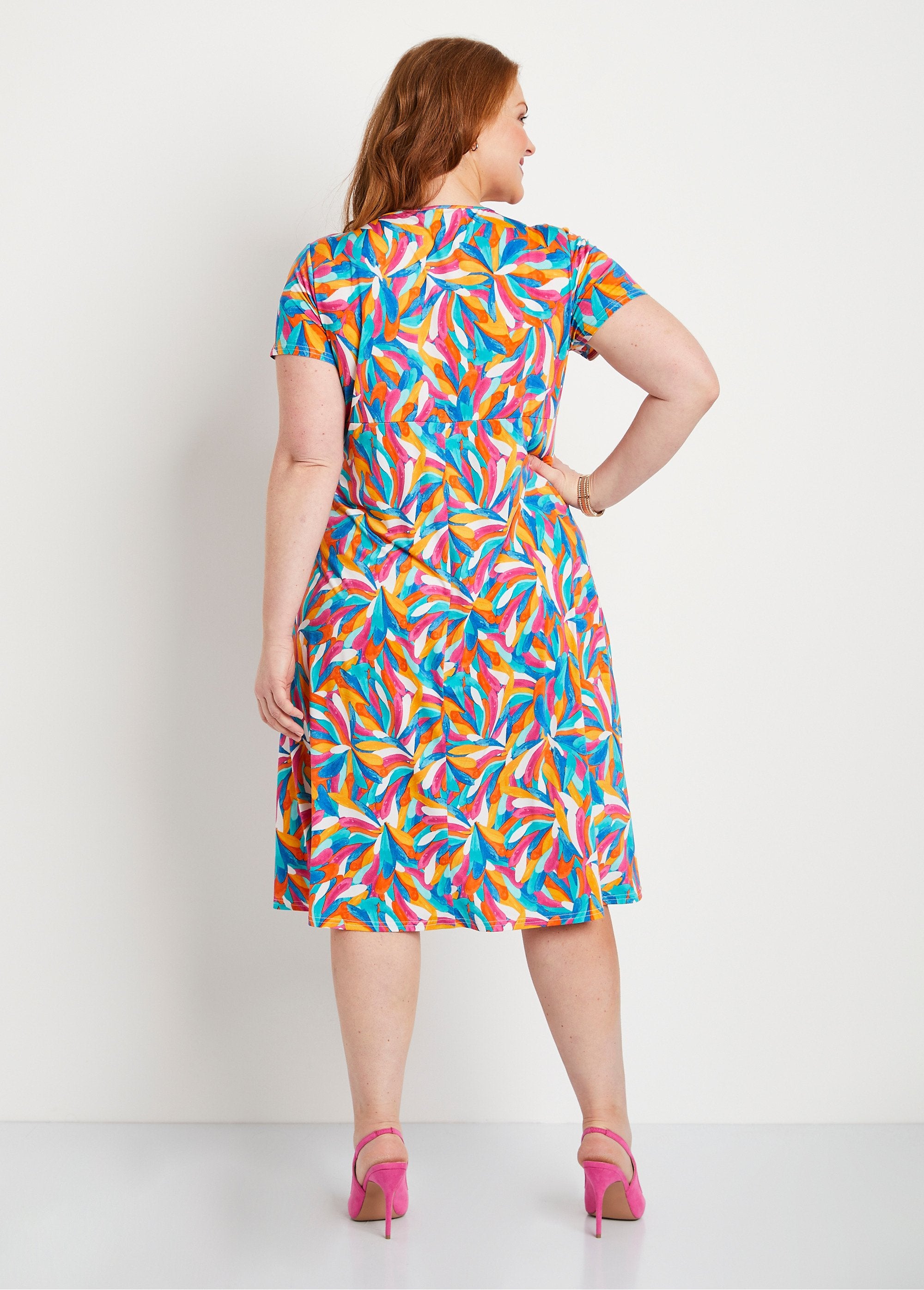 Vestido_curto_estampado_floral_Multicolorido_DO1_curvy