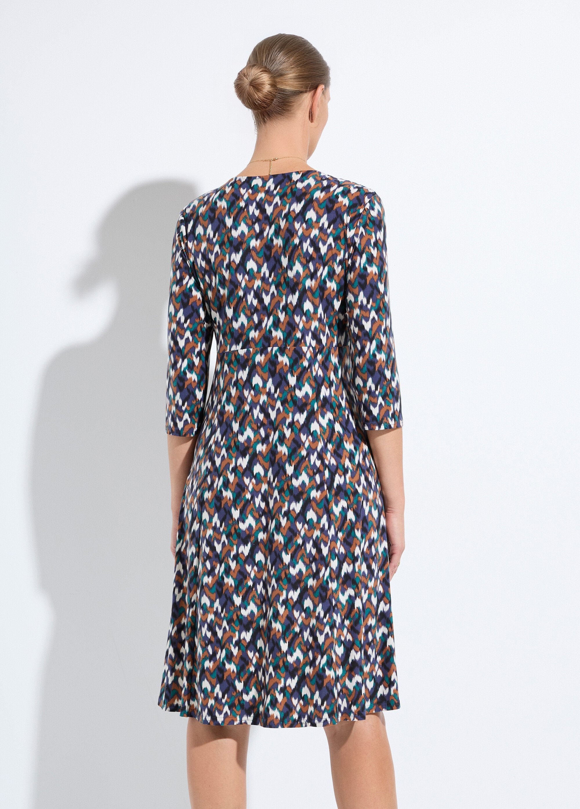 Robe_courte_évasée_manches_3/4_imprimé_graphique_Marine_et_vert_DO1_slim