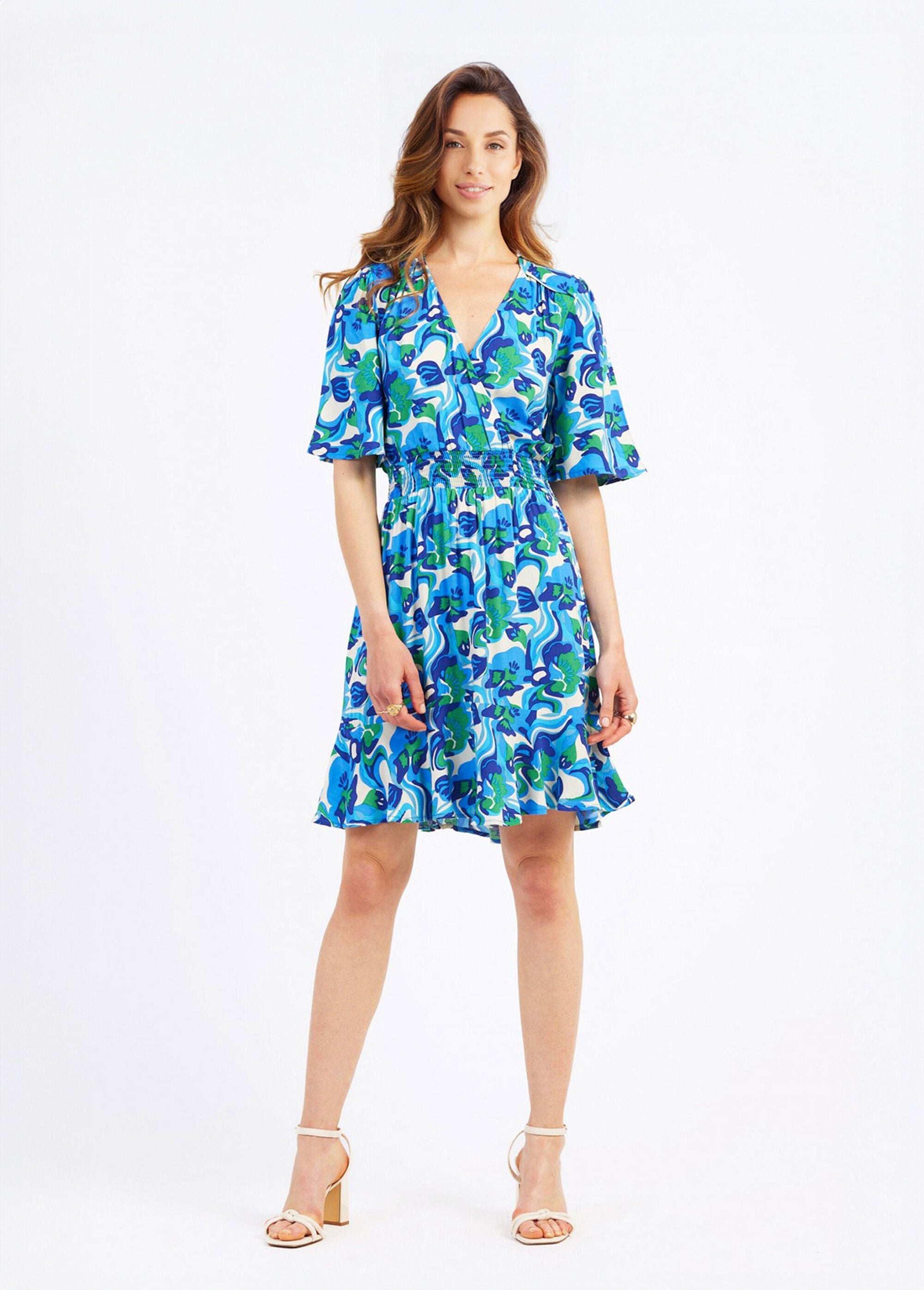 Vestido_curto_estampado_com_elástico_na_cintura_Estampas_azuis_FA1_slim