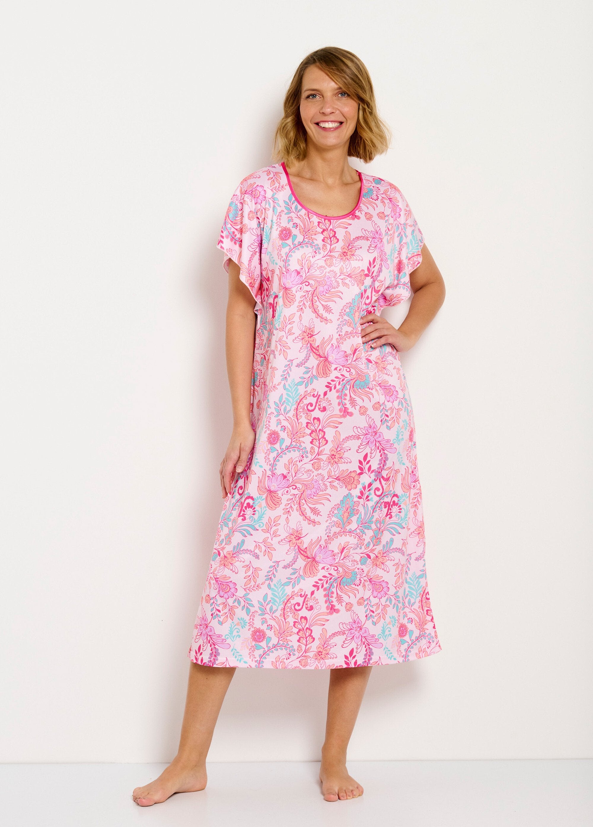 Robe_d'hôtesse_longue_satinée_imprimé_floral_Fond_rose_FA1_slim