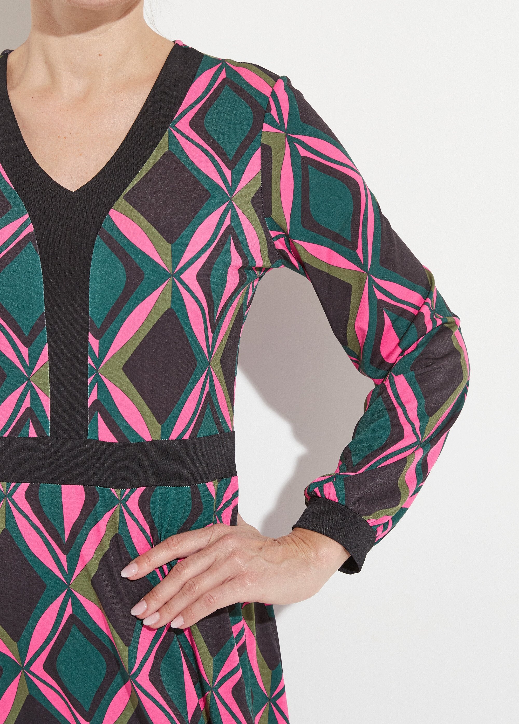Robe_évasée_courte_graphique_col_V_Rose_et_vert_DE1_slim