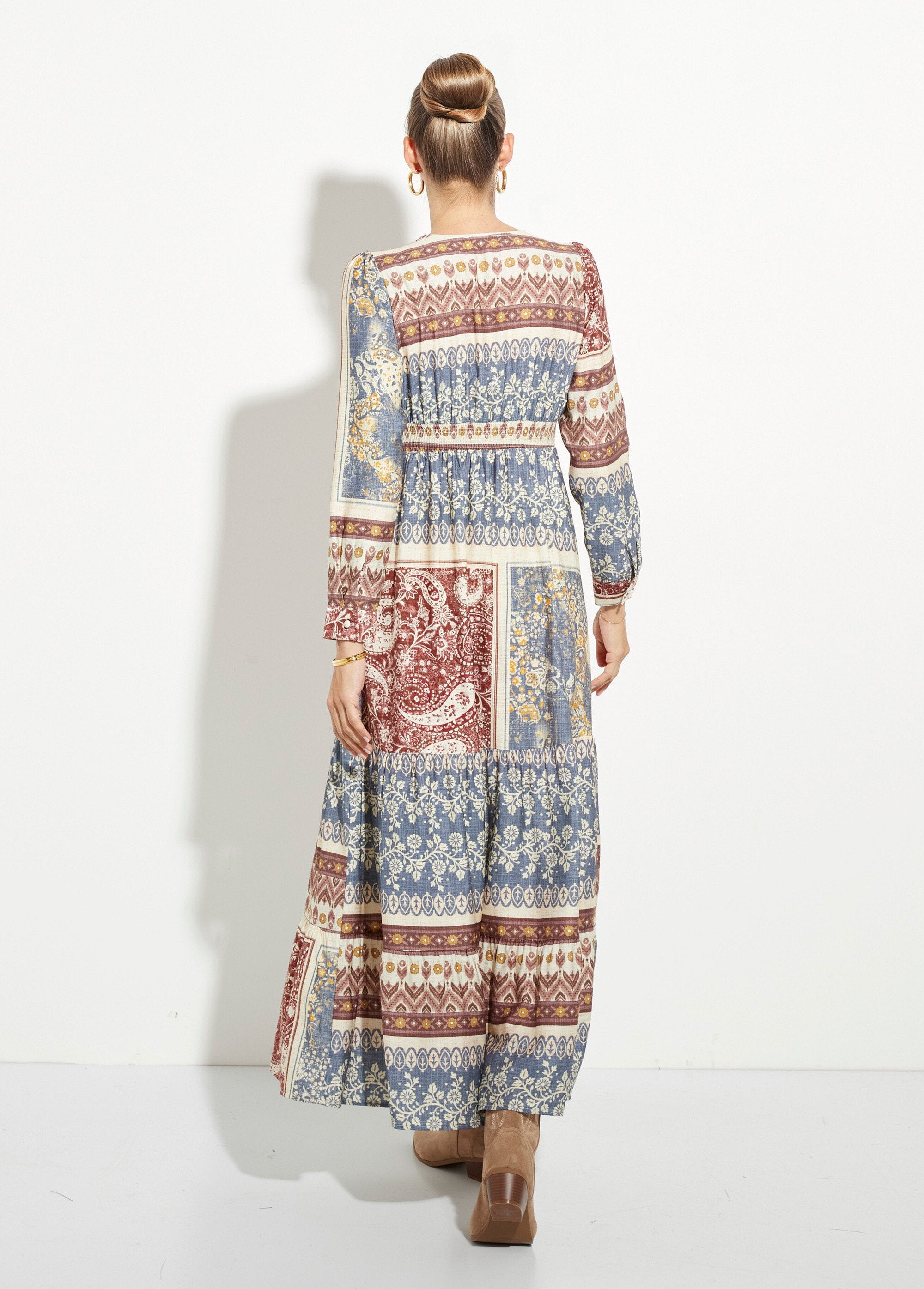 Robe_longue_à_étages,_motif_patchwork_Bleu_et_beige_DO1_slim
