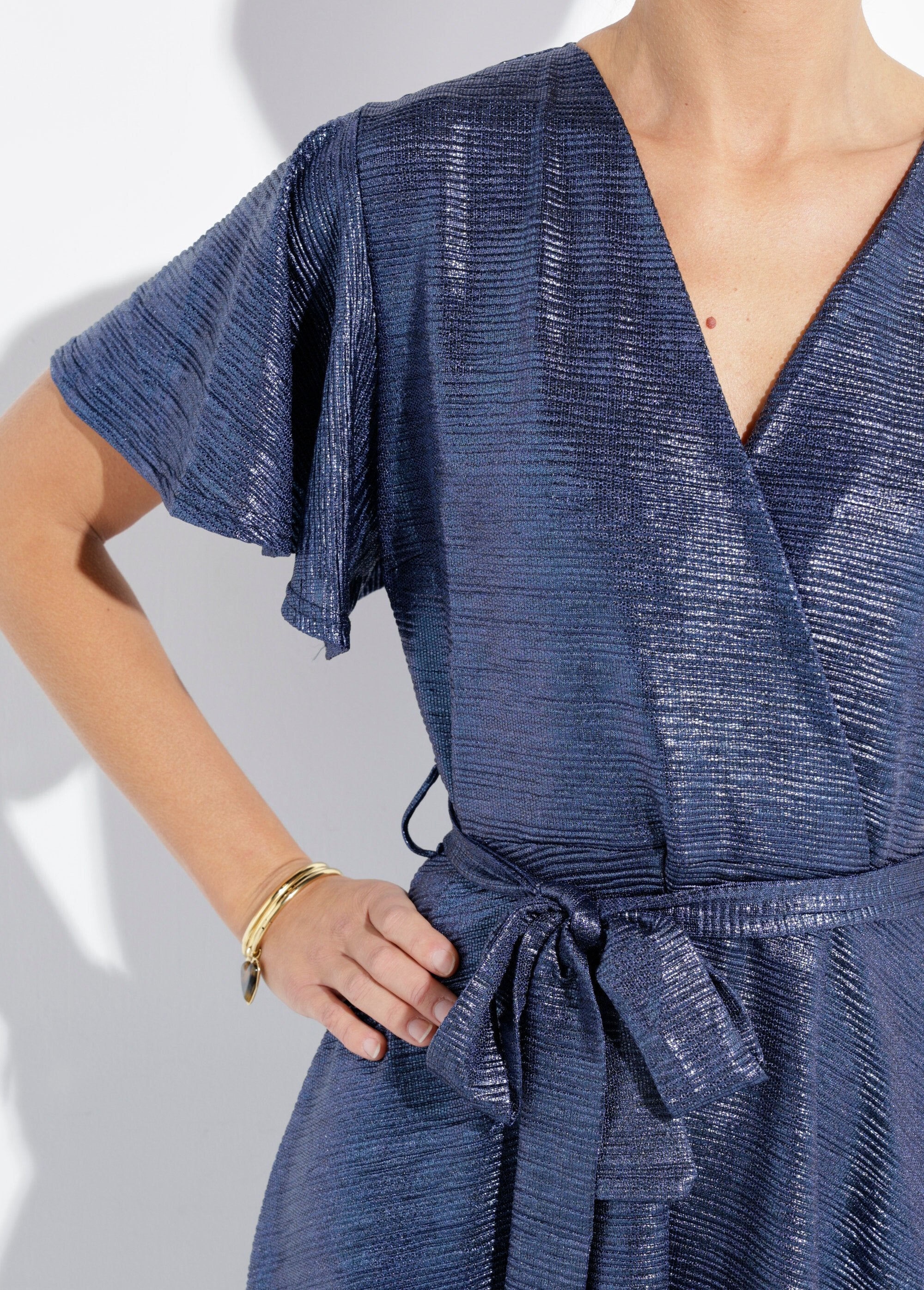 Vestido_comprido_brilhante_com_mangas_em_forma_de_borboleta_Bleu_nuit_DE1_slim