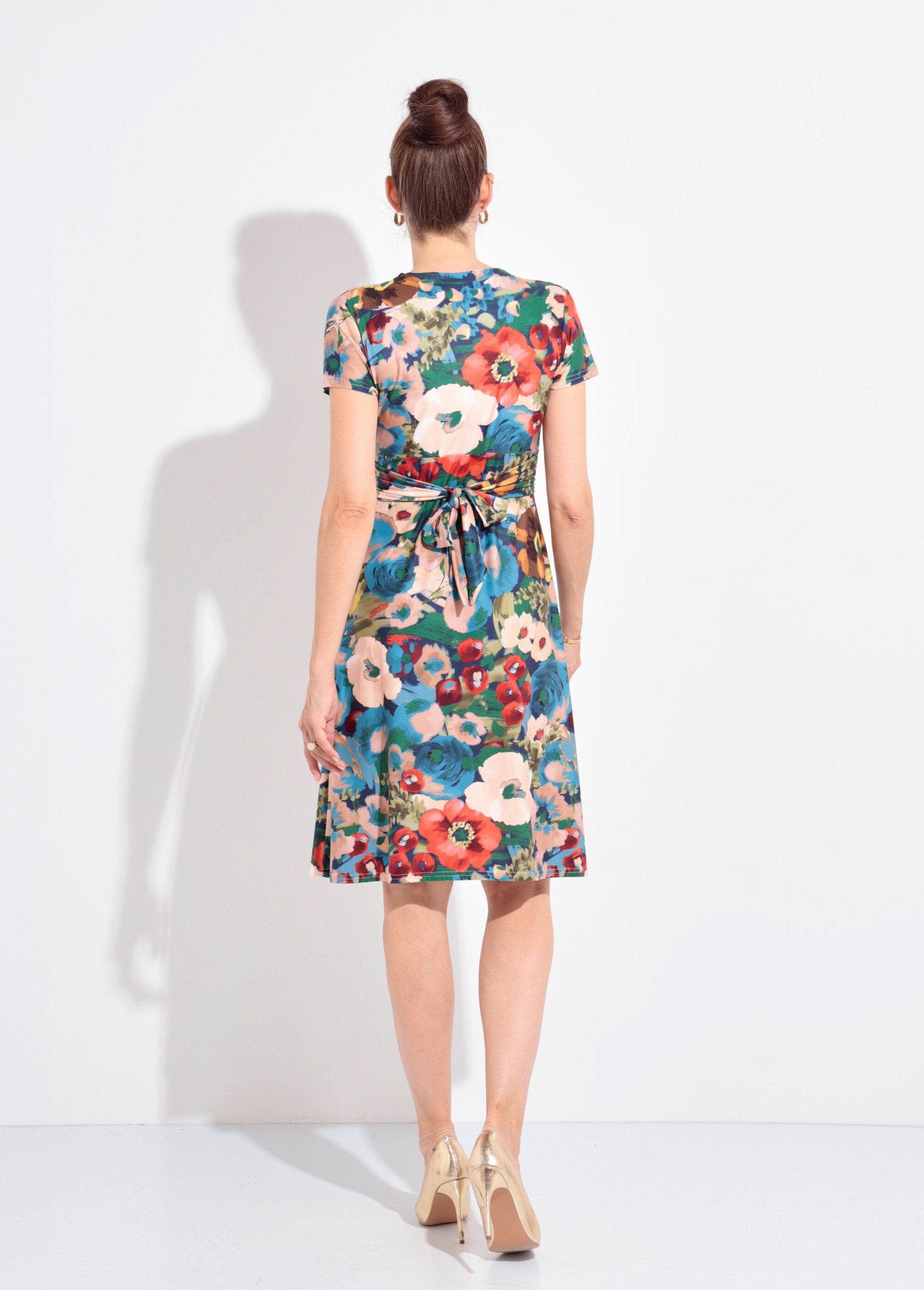 Vestido_de_manga_curta_com_estampa_de_papoula_Bleu_et_rouge_DO1_slim