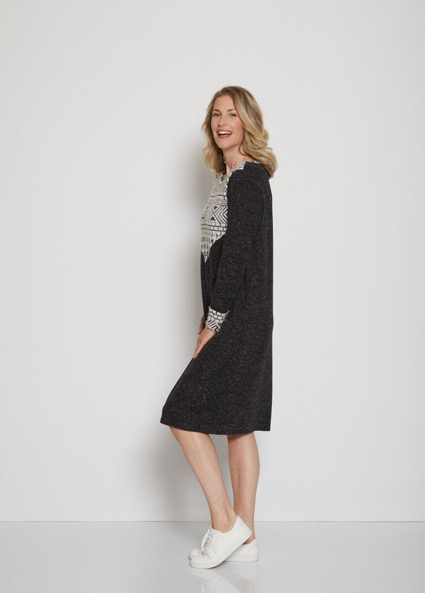 Vestido_suéter_de_malha_iridescente_com_detalhe_jacquard_Gris_DR1_slim