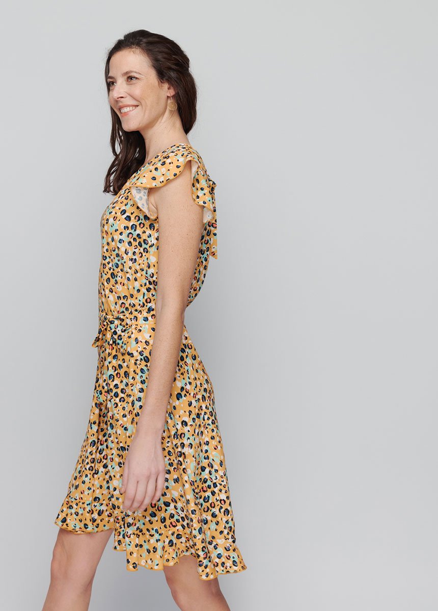 Vestido_com_babados_e_estampa_de_pele_de_animal_Fond_miel_DR1_slim