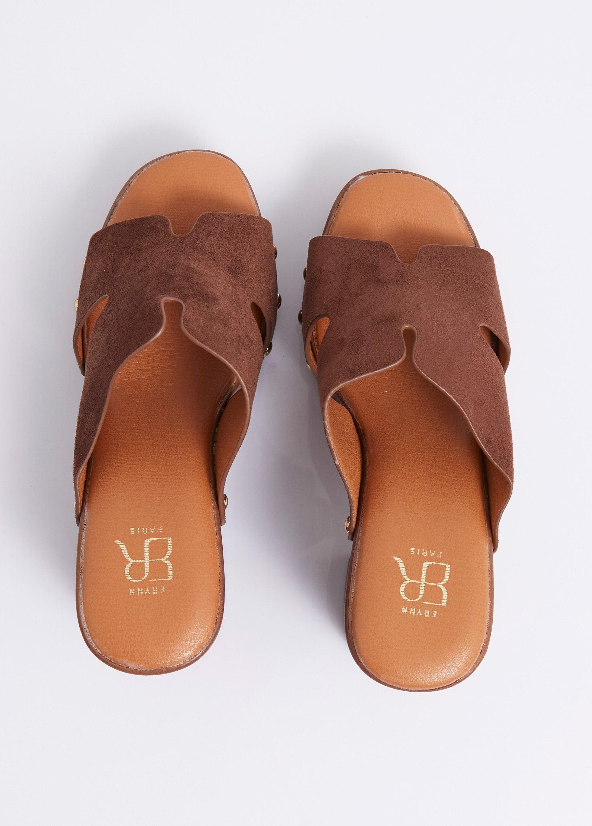 Sabots_à_talon,_dessus_suédine_cloutés_Maron_OV1_slim