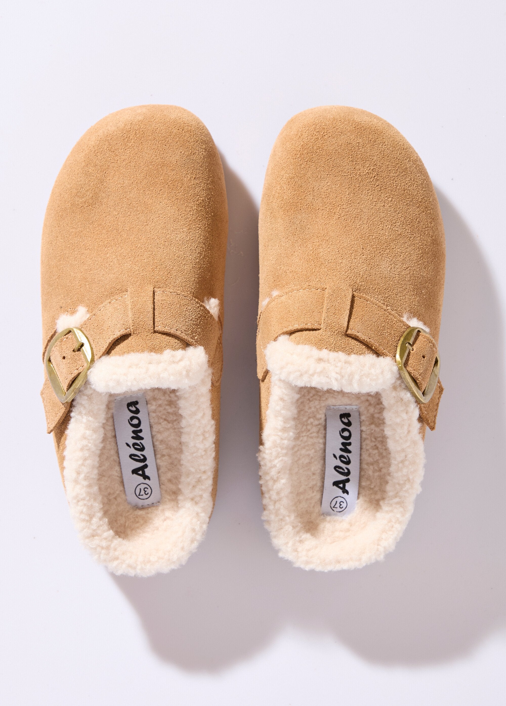 Socas_em_camurça,_forro_em_pele_Camel_OV1_slim