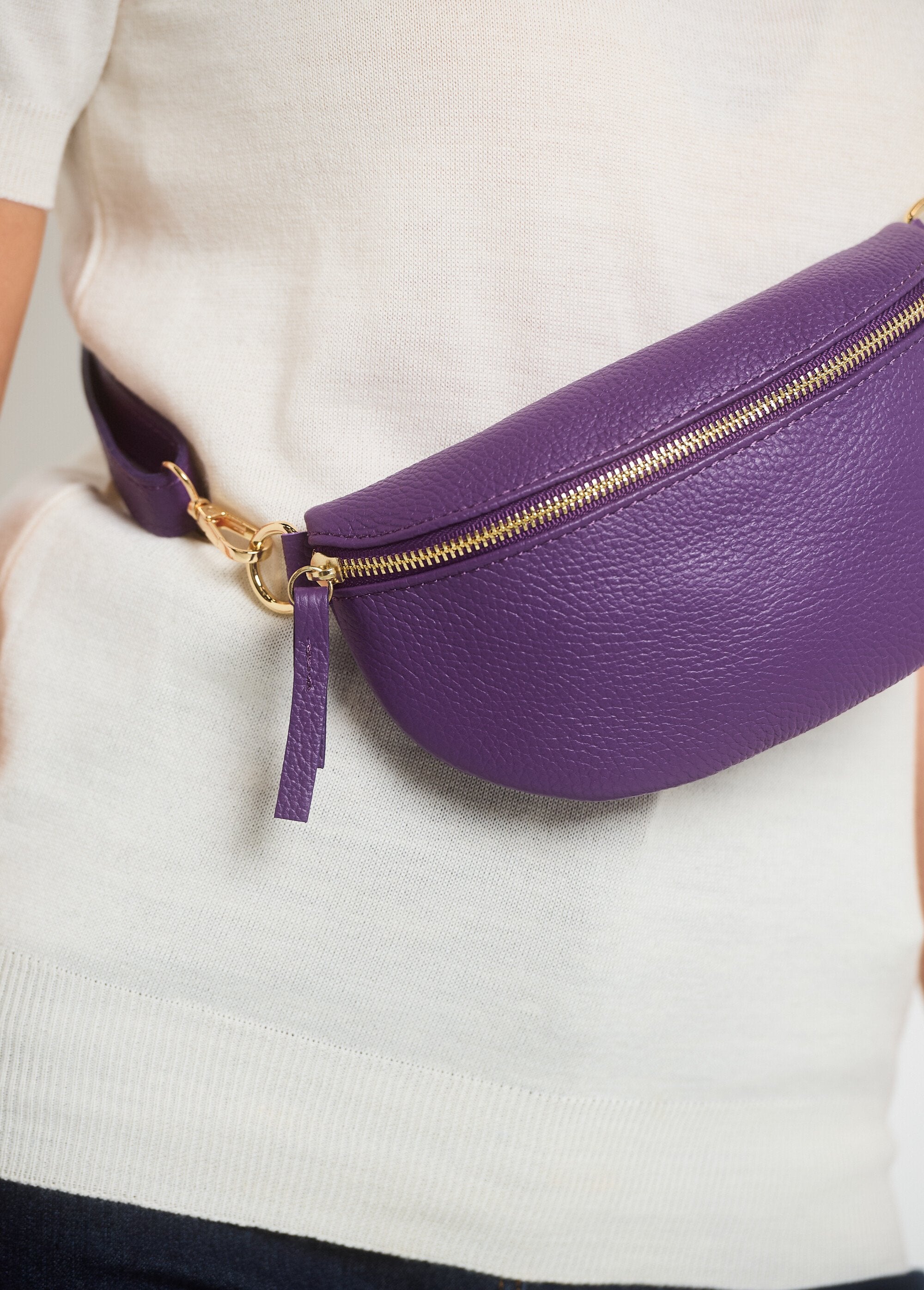 Bolsa_de_cintura_de_couro_granulado_para_mulher_Violet_DE4_slim