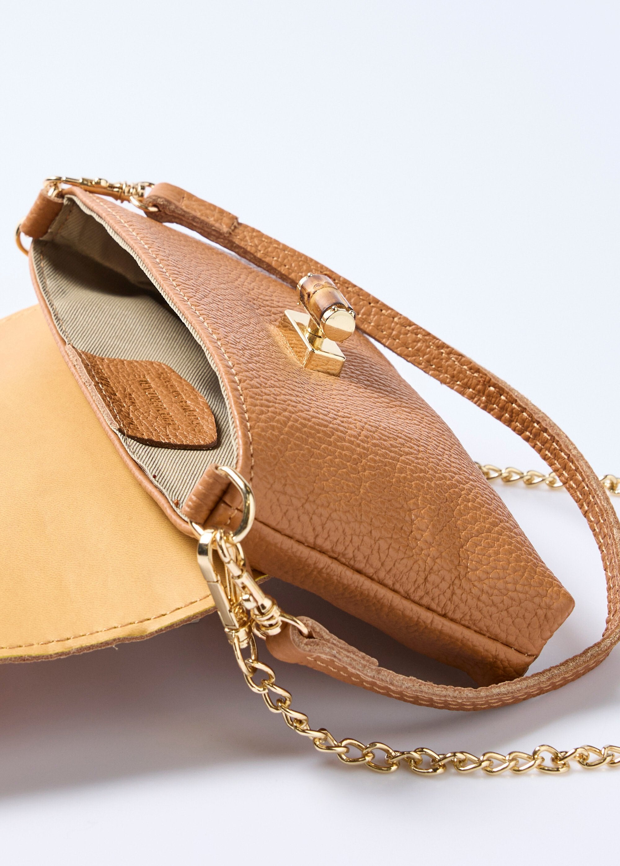 Bolsa_clutch_de_couro_com_fecho_de_metal_Camel_DE1_slim