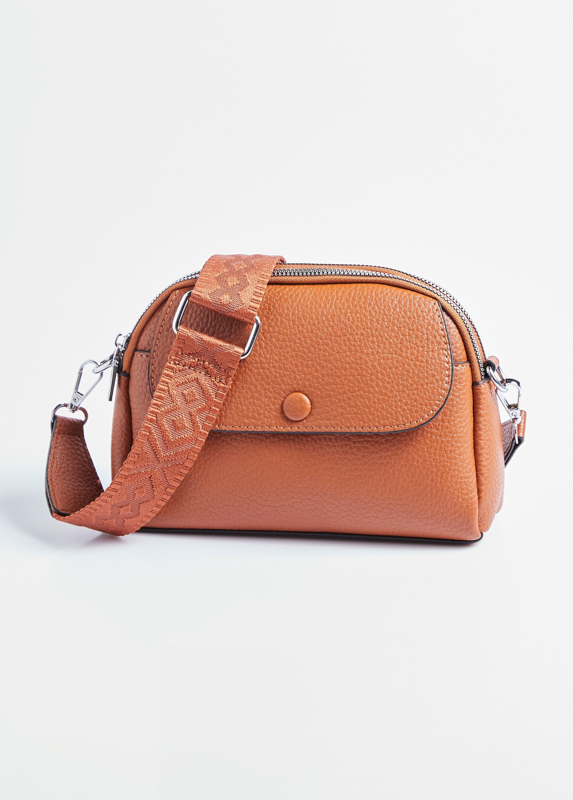 Bolsa_de_couro_sintético_granulado_com_alça_de_ombro_Camel_FA2_slim